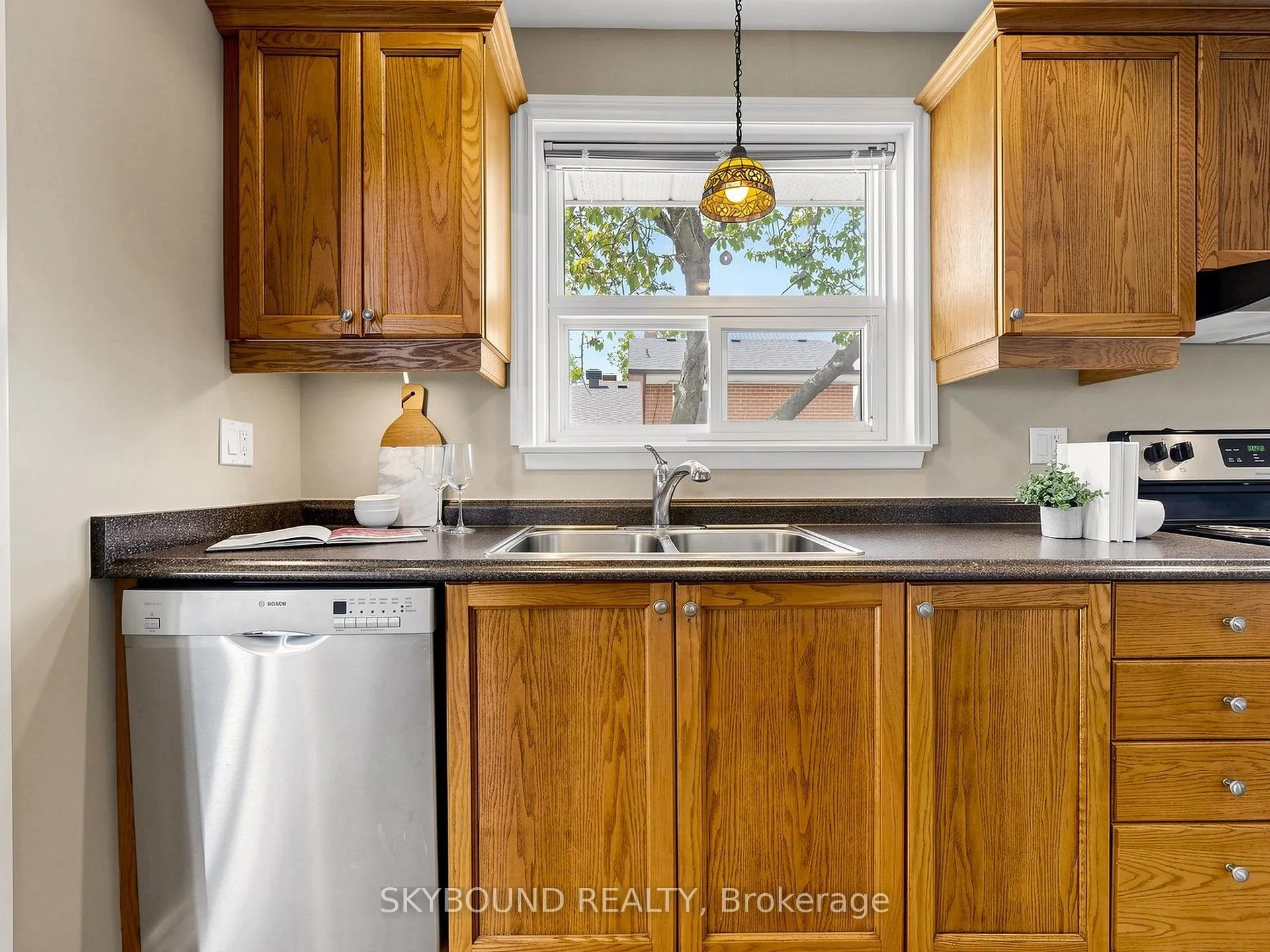 Photo 15 of 22 Friar Tuck Road, Markham, Bullock — HOMEH