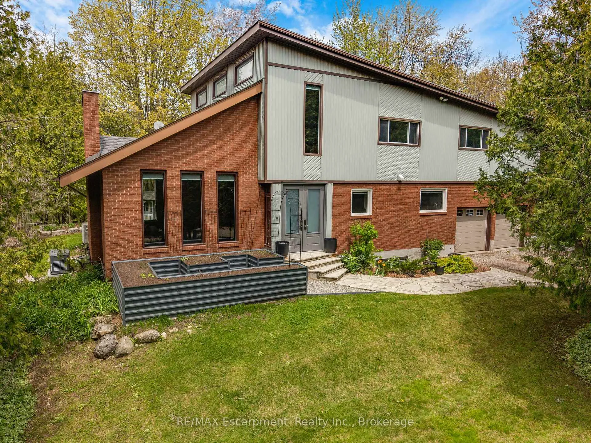Photo 1 of 2092 Highway 6, Hamilton, Rural Flamborough — HOMEH
