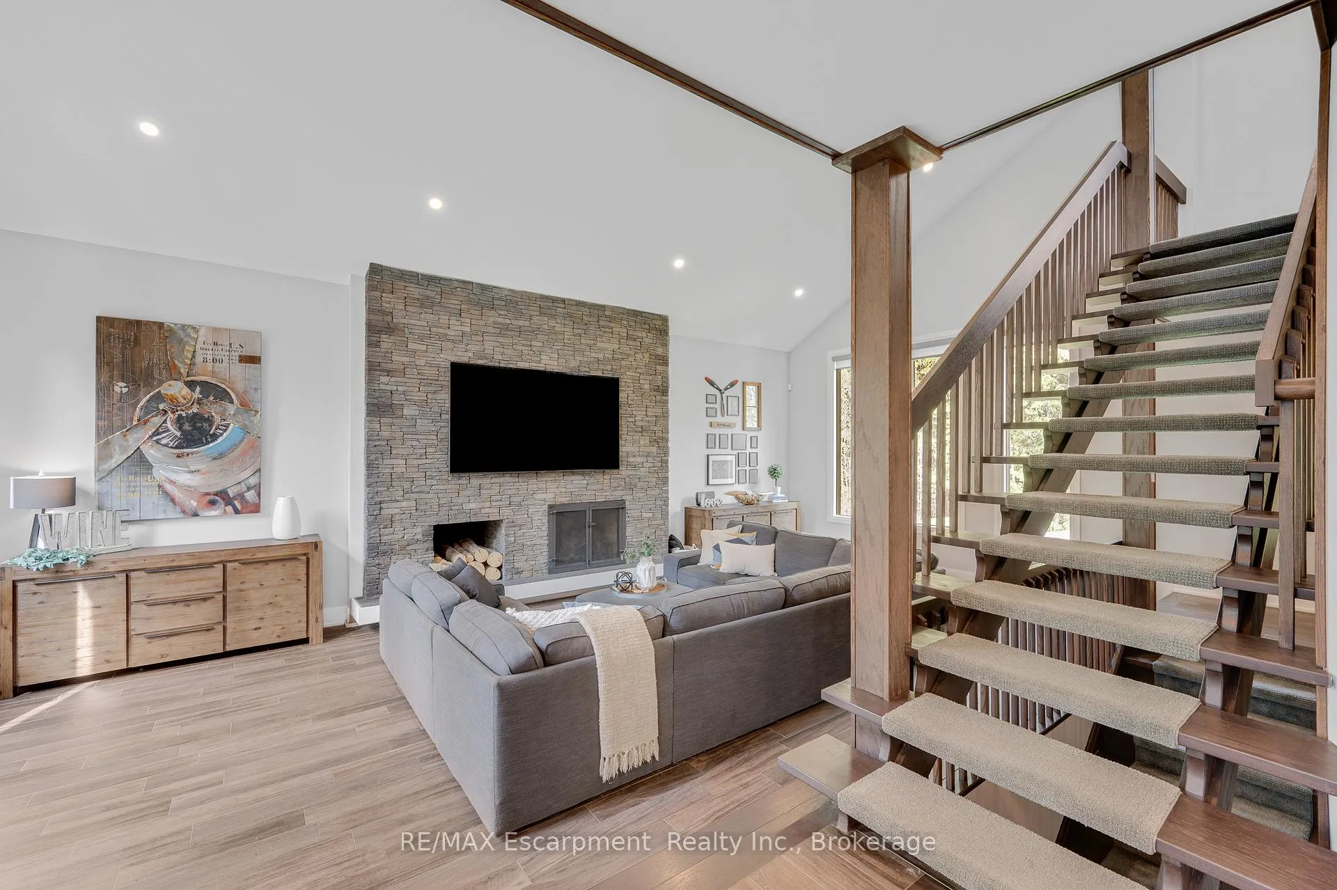 Photo 4 of 2092 Highway 6, Hamilton, Rural Flamborough — HOMEH