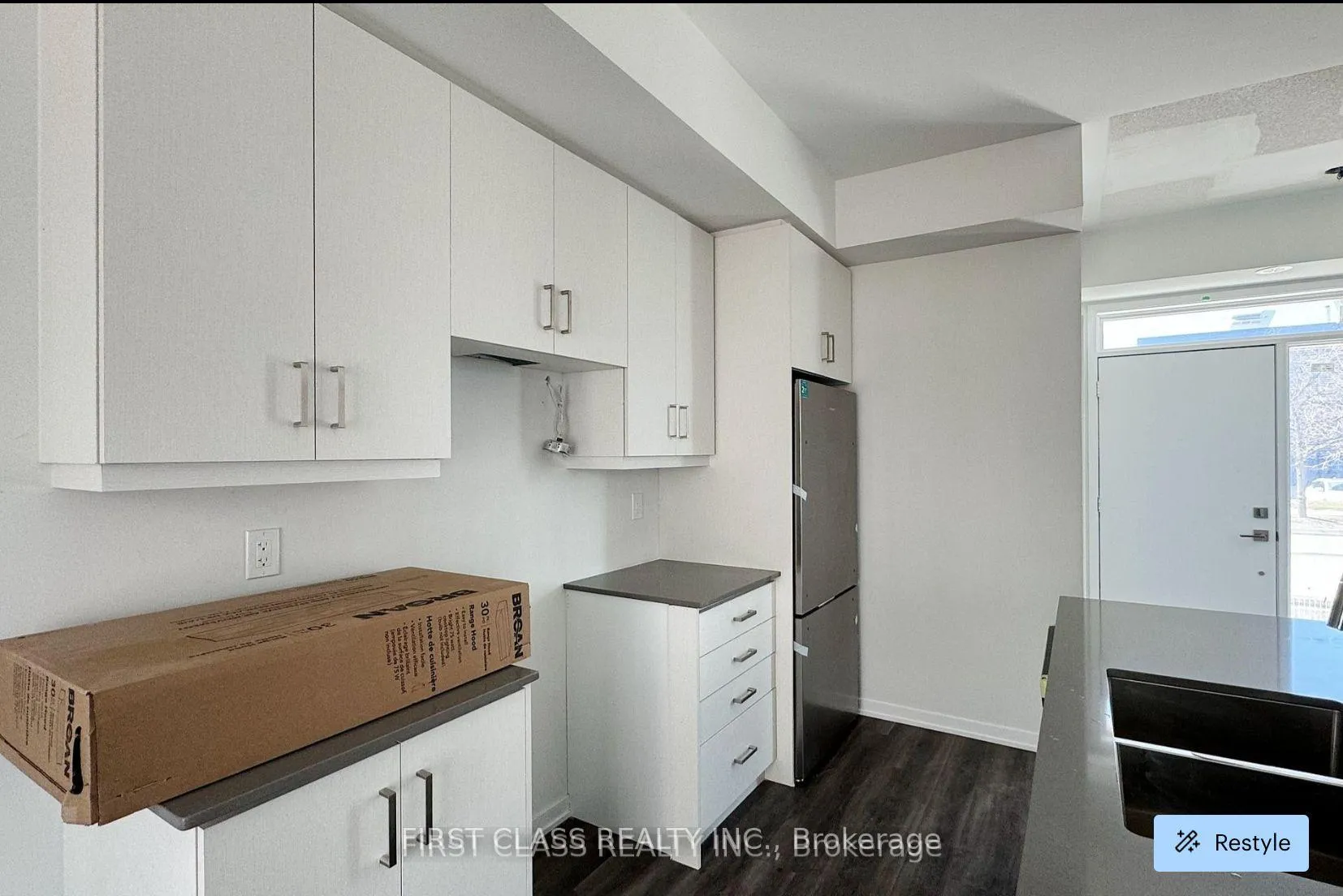 Photo 3 of 19 Mable Smith Way, Vaughan, Vaughan Corporate Centre — HOMEH