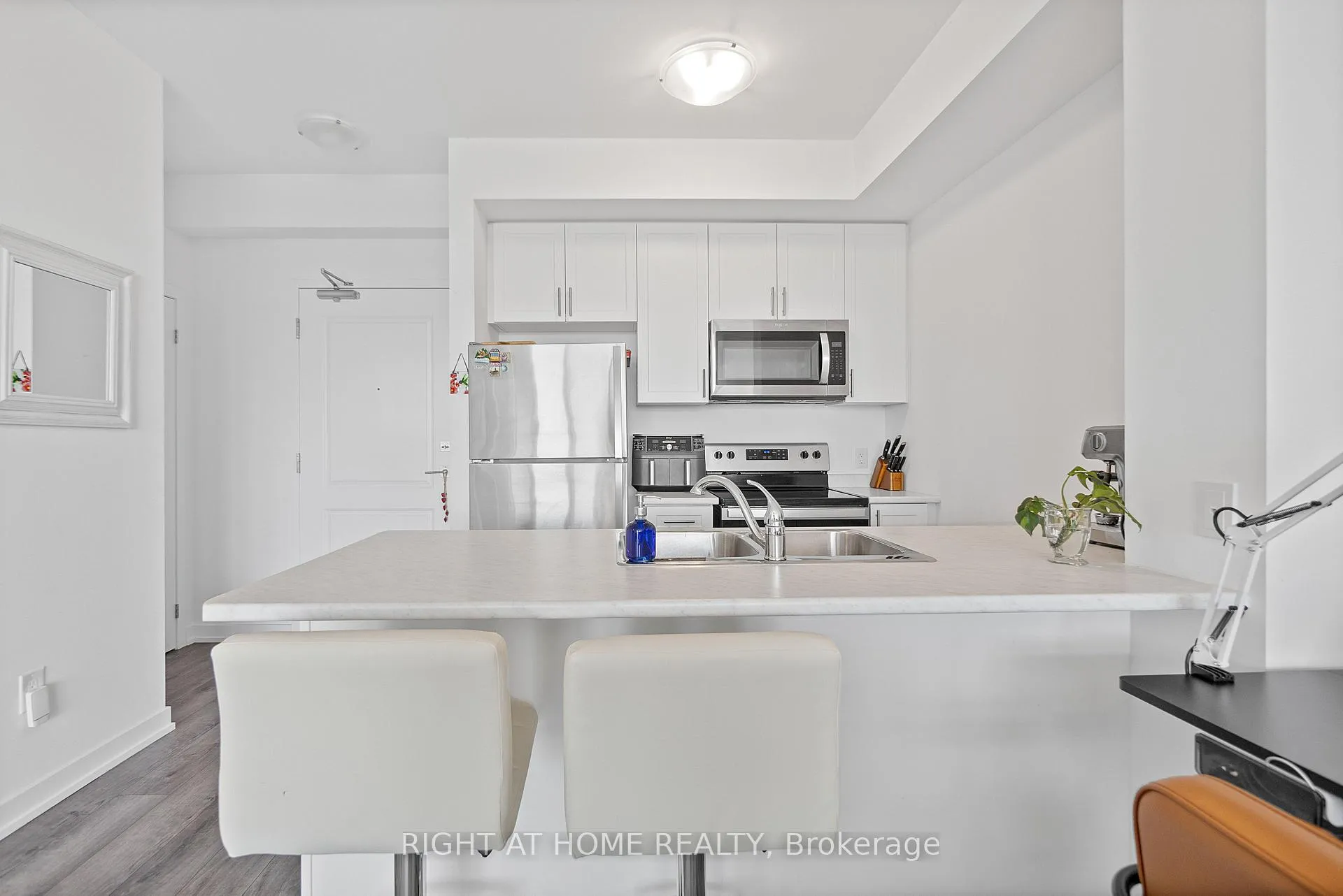 Photo 2 of Unit 804, 450 Dundas Street E, Hamilton, Waterdown — HOMEH