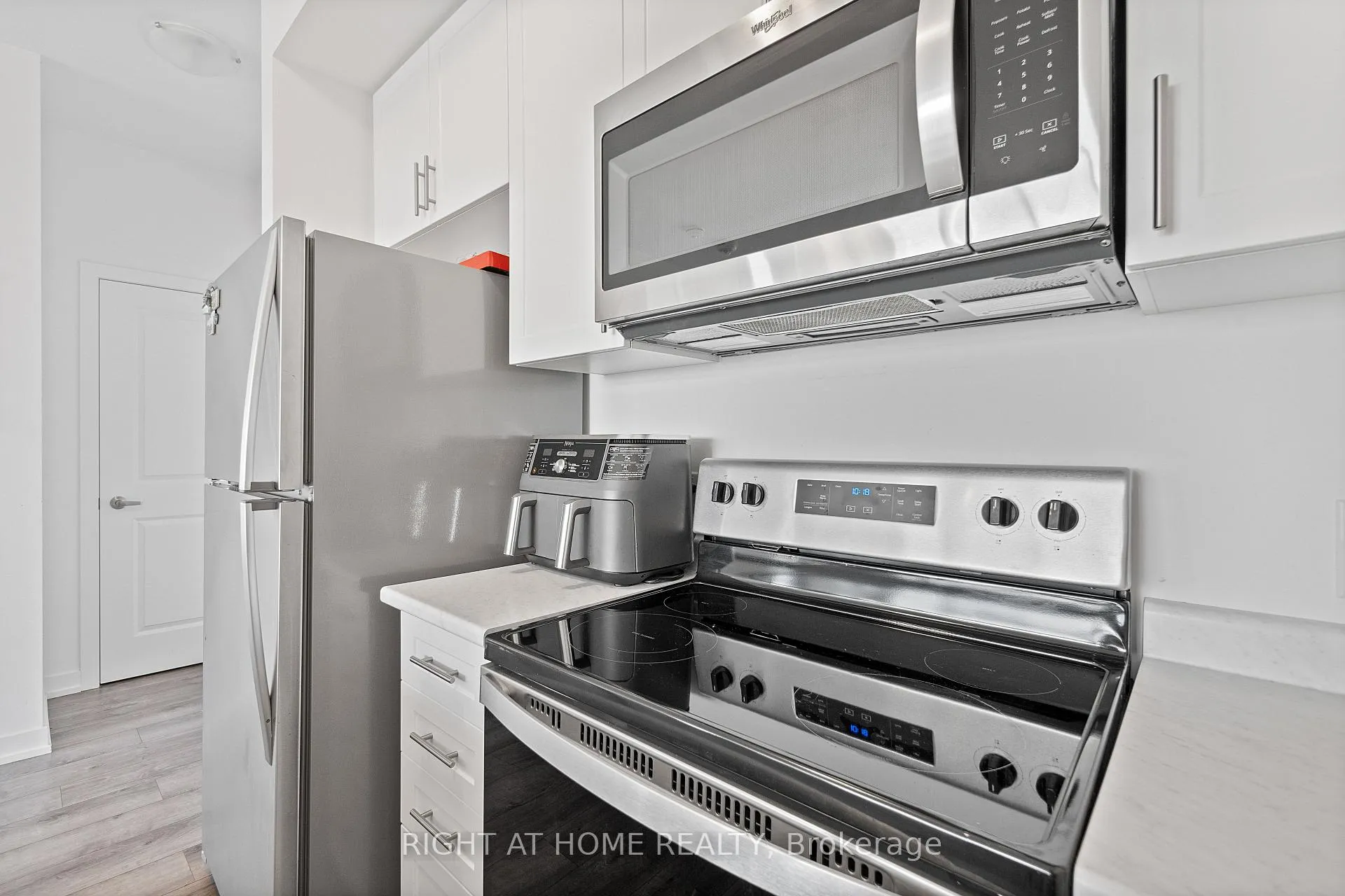 Photo 3 of Unit 804, 450 Dundas Street E, Hamilton, Waterdown — HOMEH