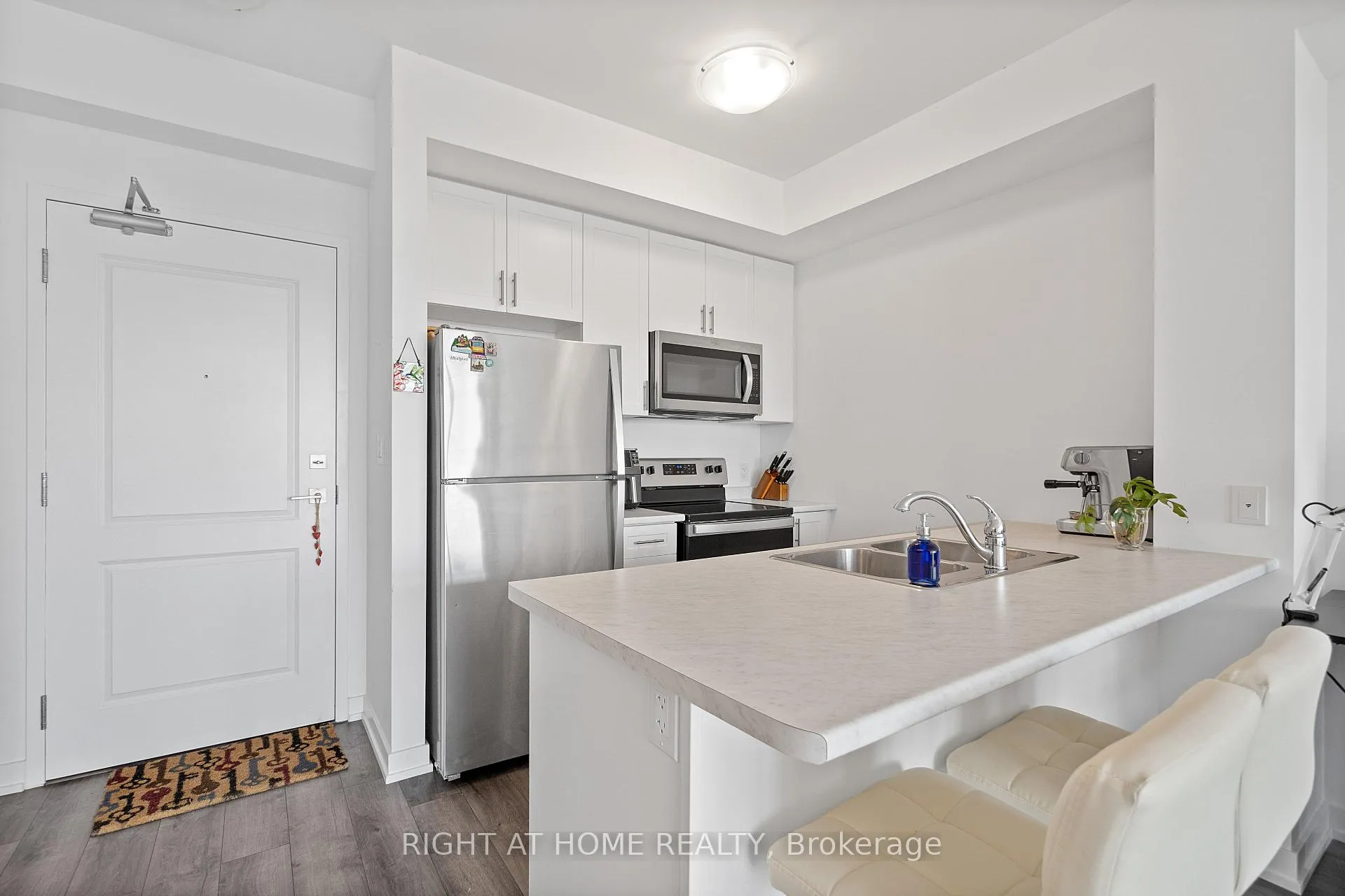 Photo 4 of Unit 804, 450 Dundas Street E, Hamilton, Waterdown — HOMEH