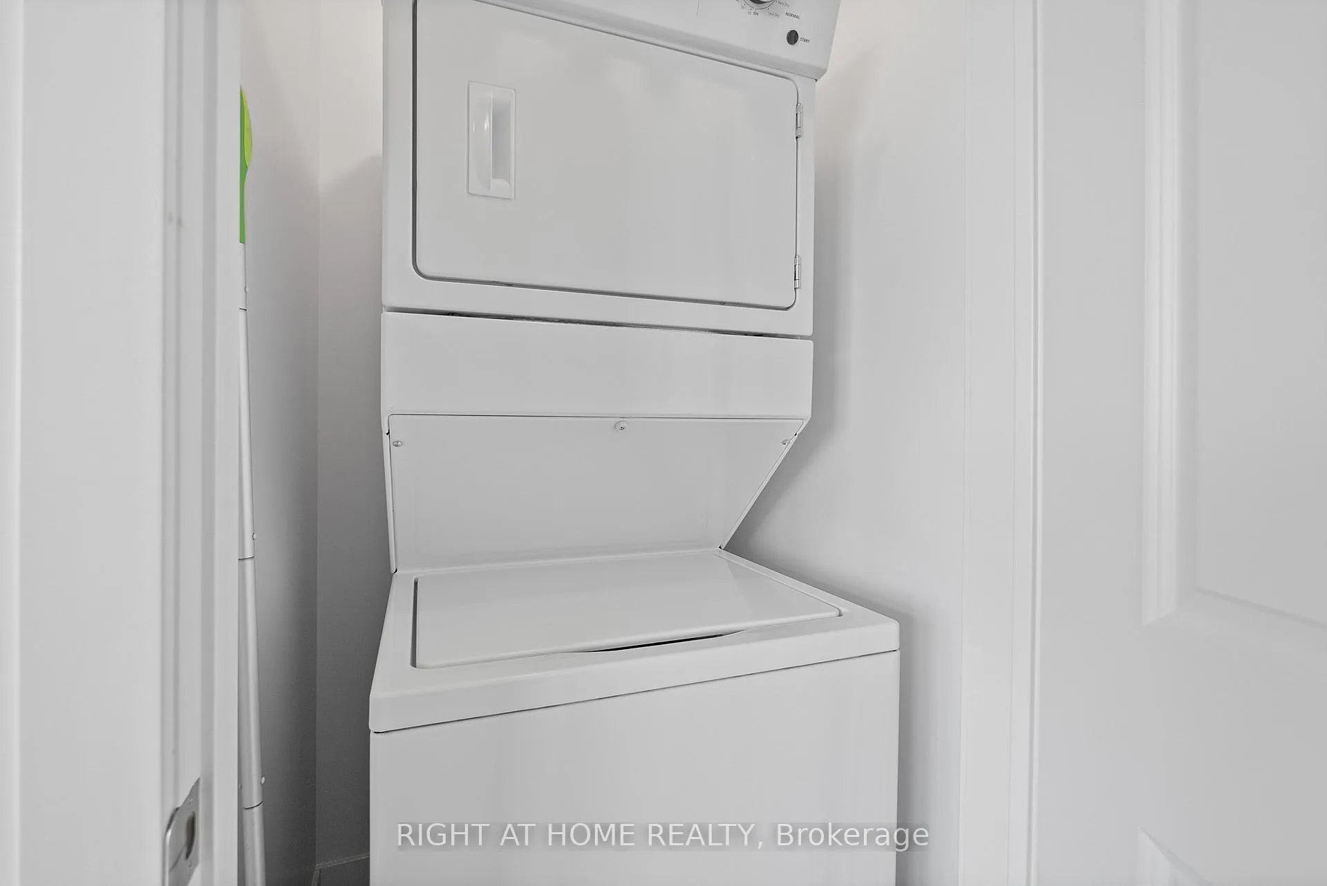 Photo 8 of Unit 804, 450 Dundas Street E, Hamilton, Waterdown — HOMEH
