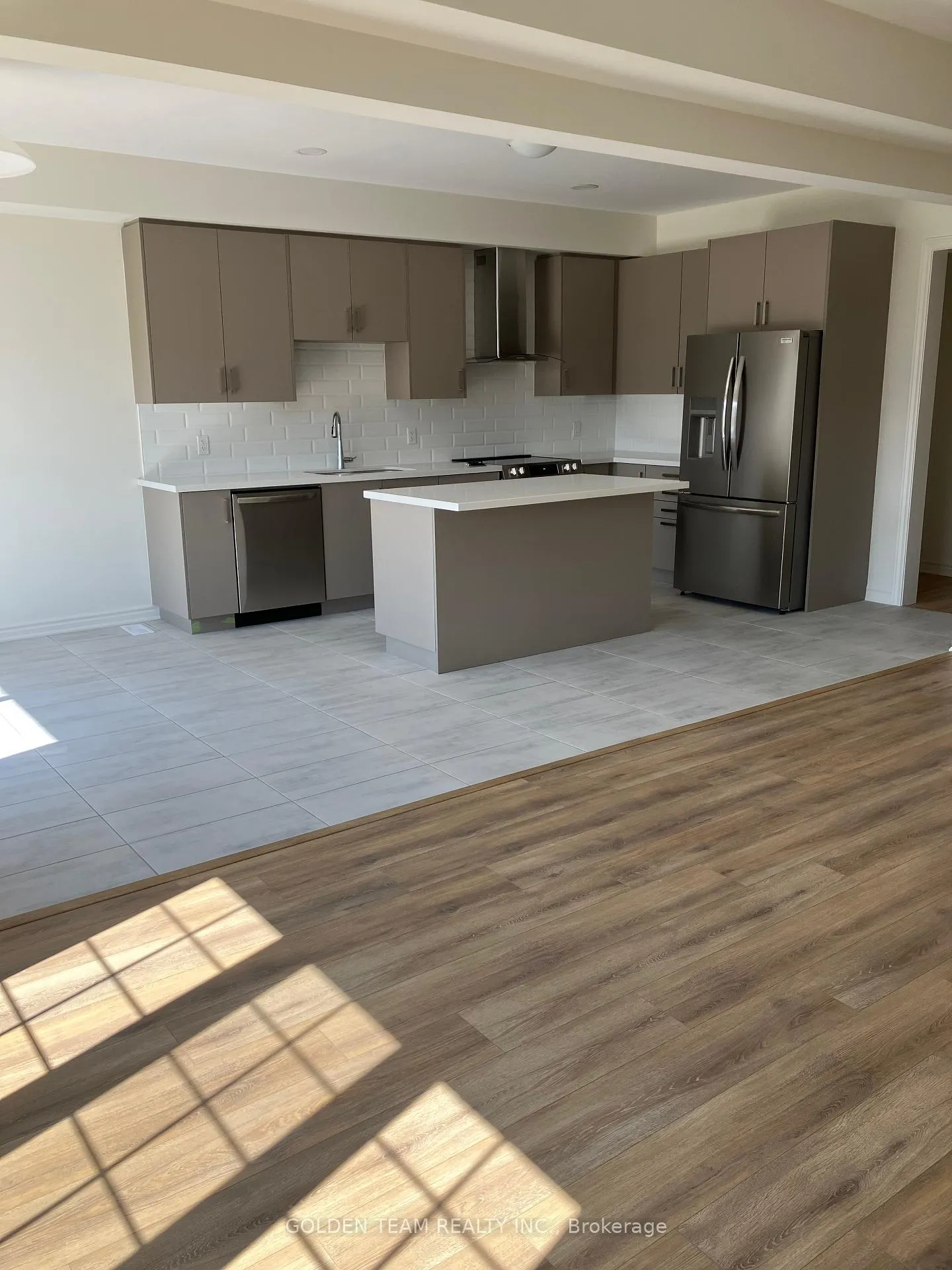 Photo 3 of 225 McKenzie Drive N, Clearview, Stayner — HOMEH