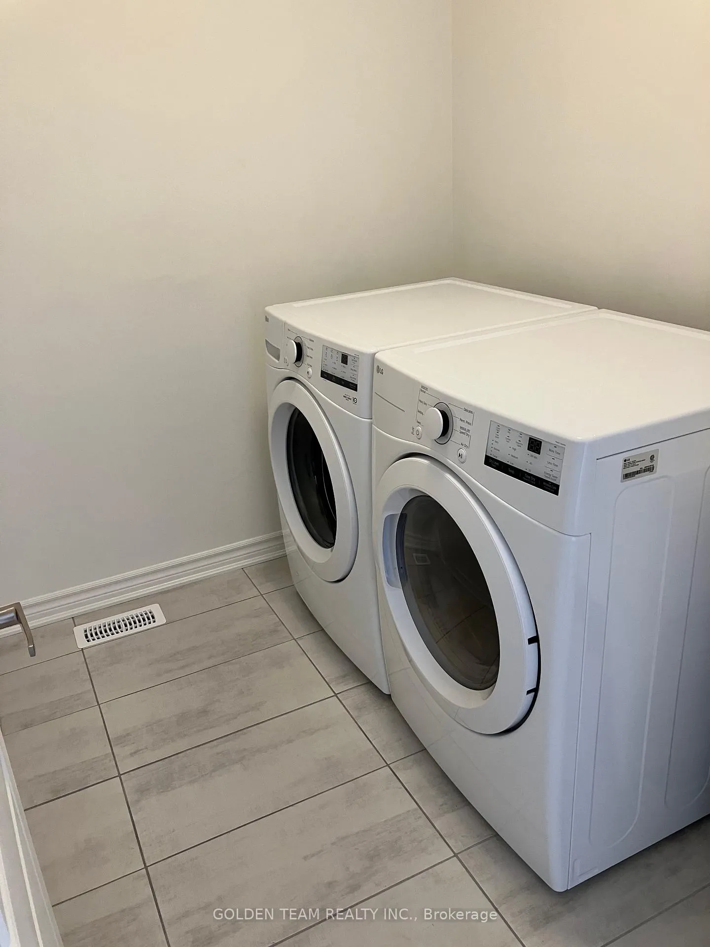 Photo 11 of 225 McKenzie Drive N, Clearview, Stayner — HOMEH