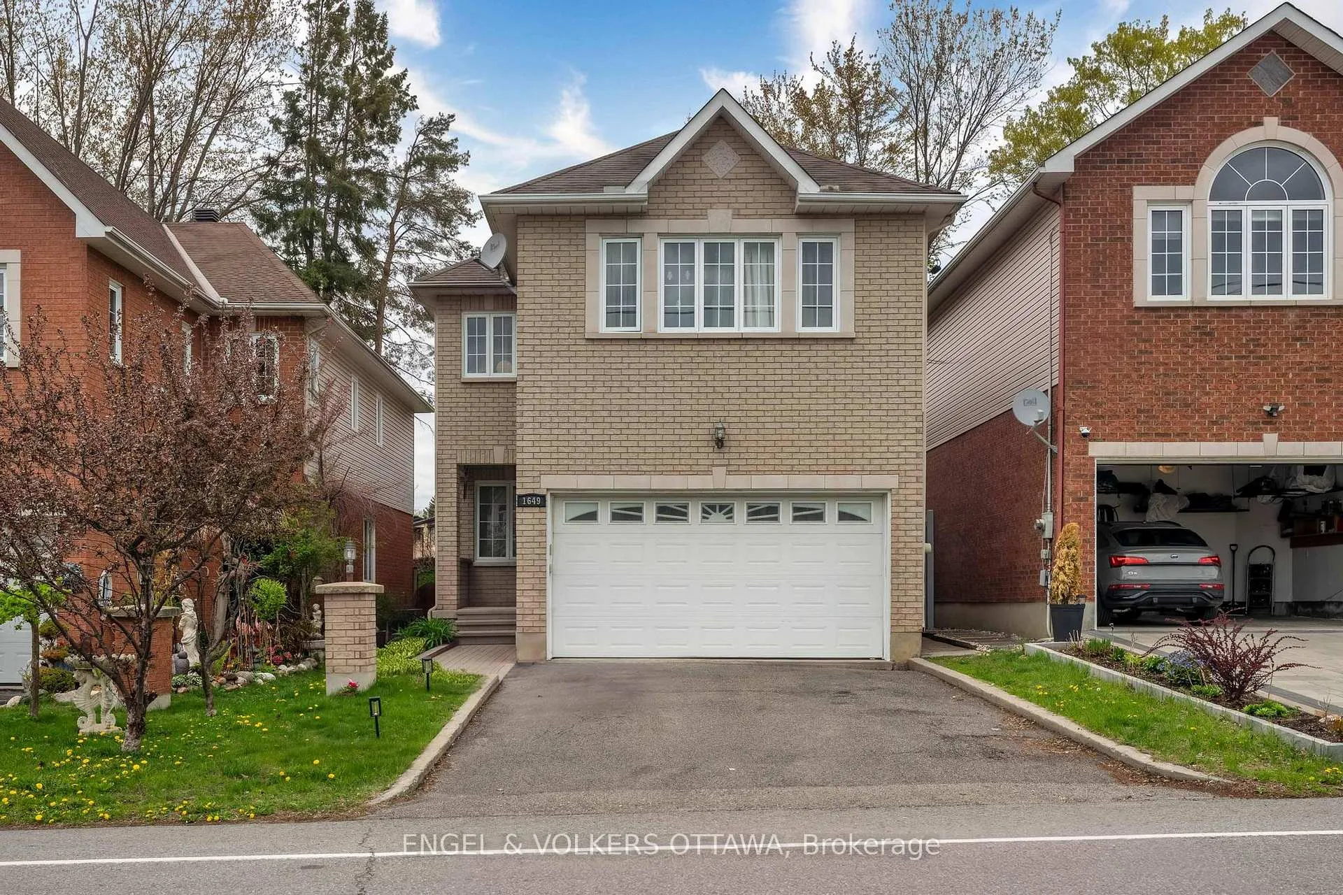 Front of Unit B, 1649 Rosebella Avenue