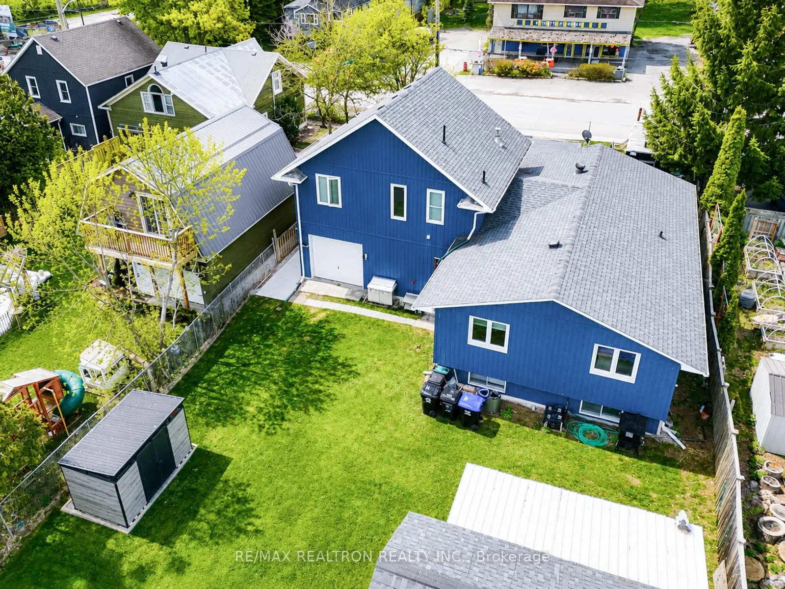 Photo 5 of 1338 Killarney Beach Road, Innisfil, Lefroy — HOMEH