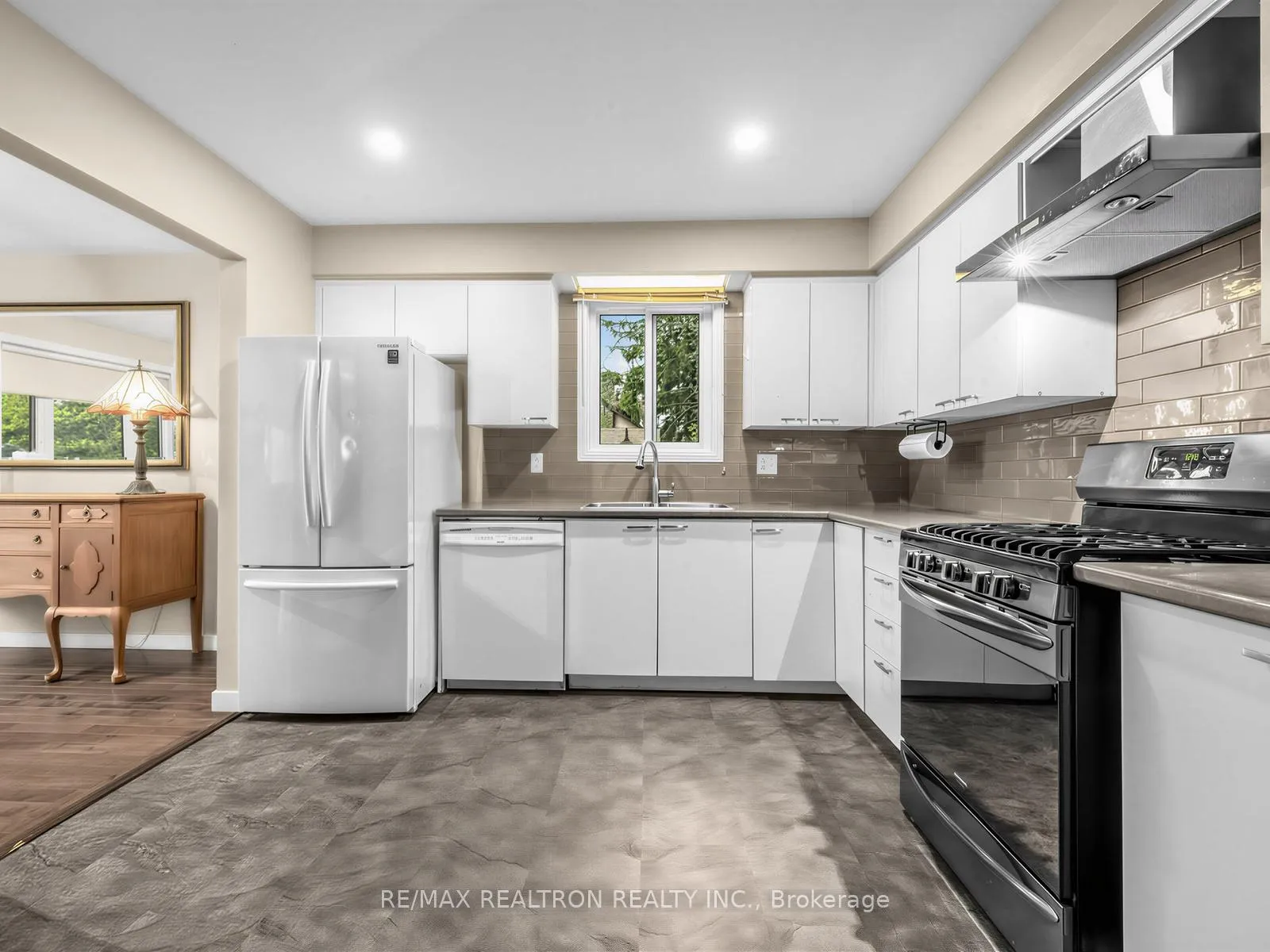 Photo 12 of 1338 Killarney Beach Road, Innisfil, Lefroy — HOMEH