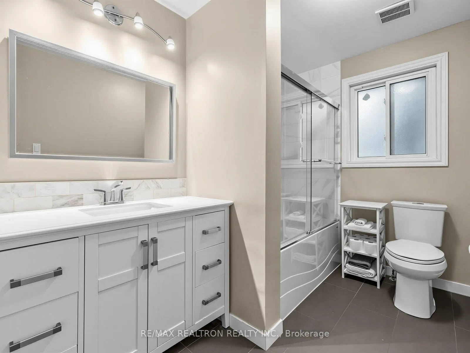 Photo 13 of 1338 Killarney Beach Road, Innisfil, Lefroy — HOMEH