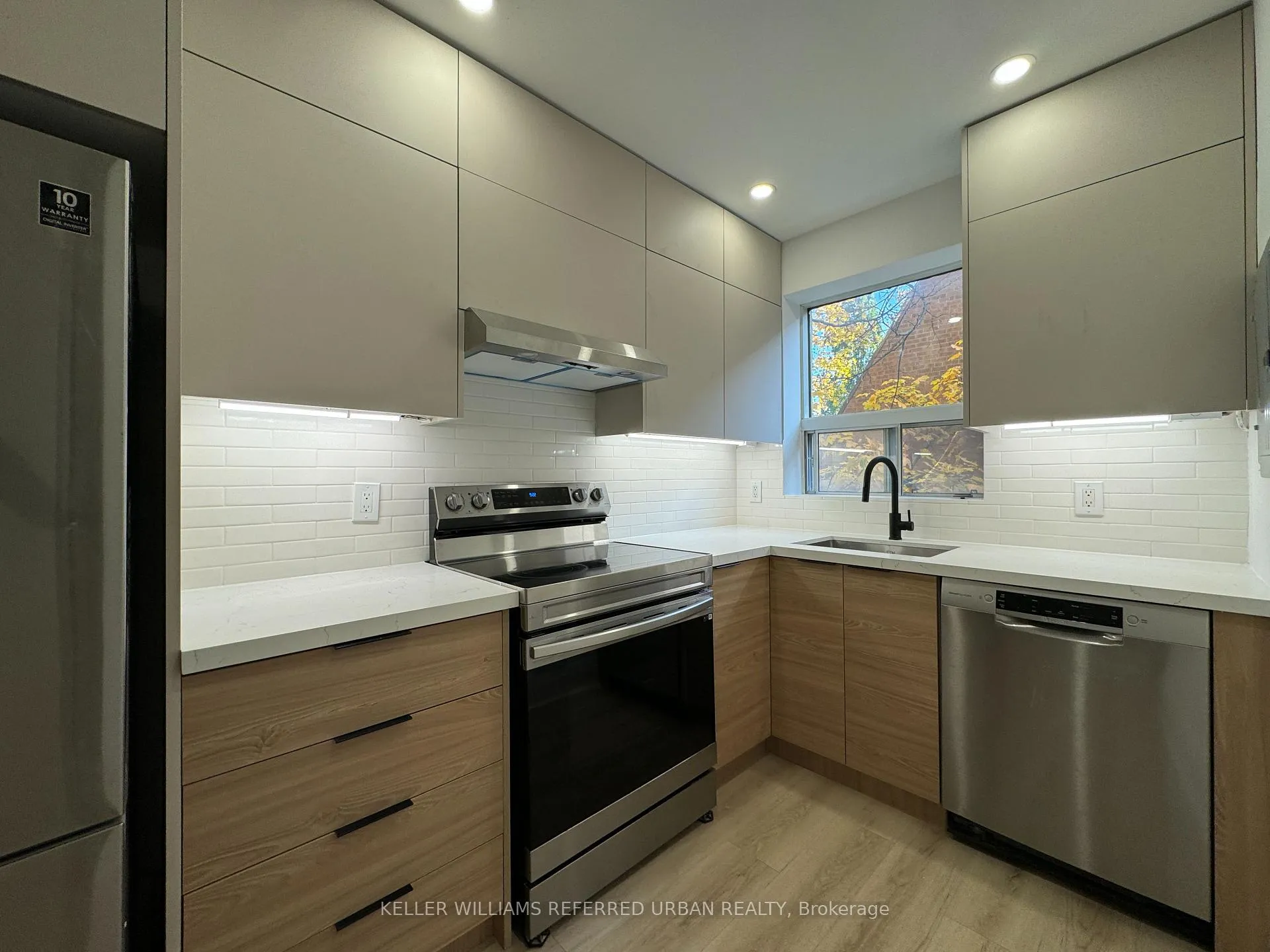 Photo 2 of Unit 4, 823 Millwood Road, Toronto, Leaside — HOMEH