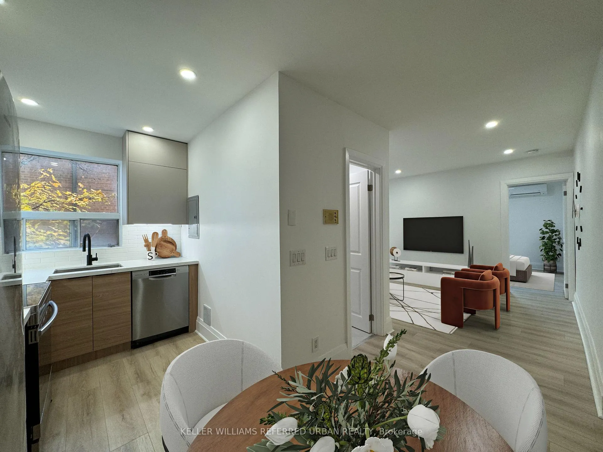 Photo 5 of Unit 4, 823 Millwood Road, Toronto, Leaside — HOMEH
