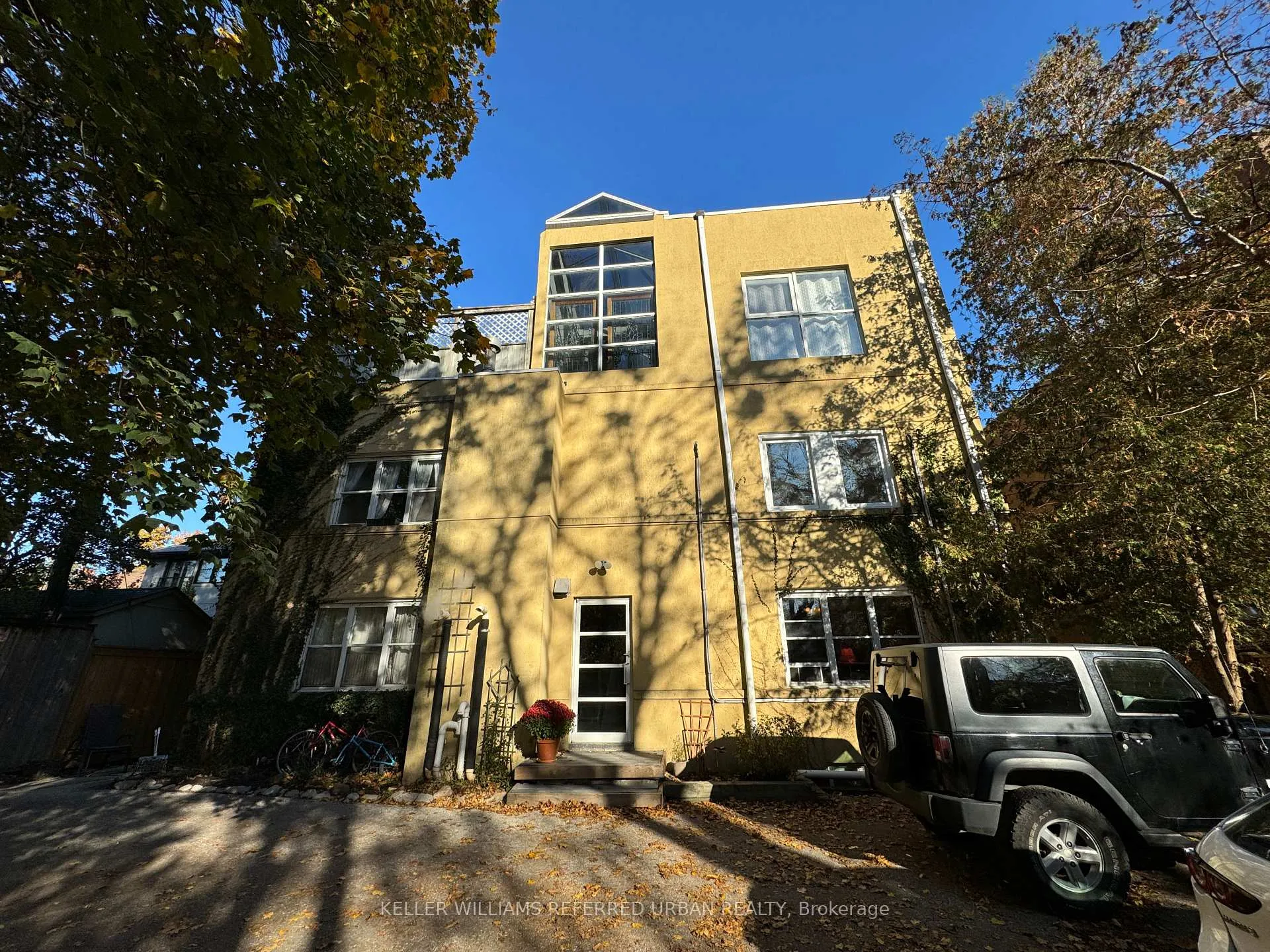 Photo 12 of Unit 4, 823 Millwood Road, Toronto, Leaside — HOMEH