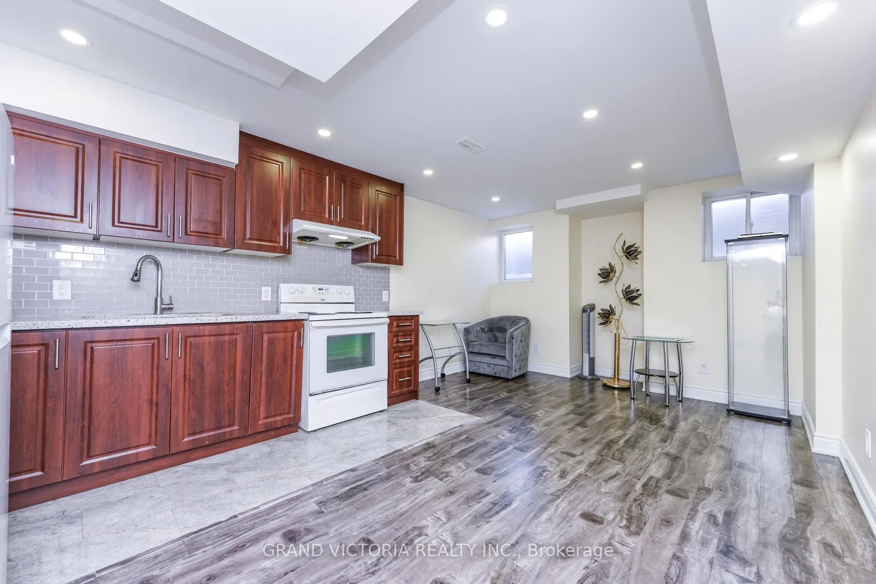 Photo 6 of 4 Mussle White Road, Brampton, Bram West — HOMEH