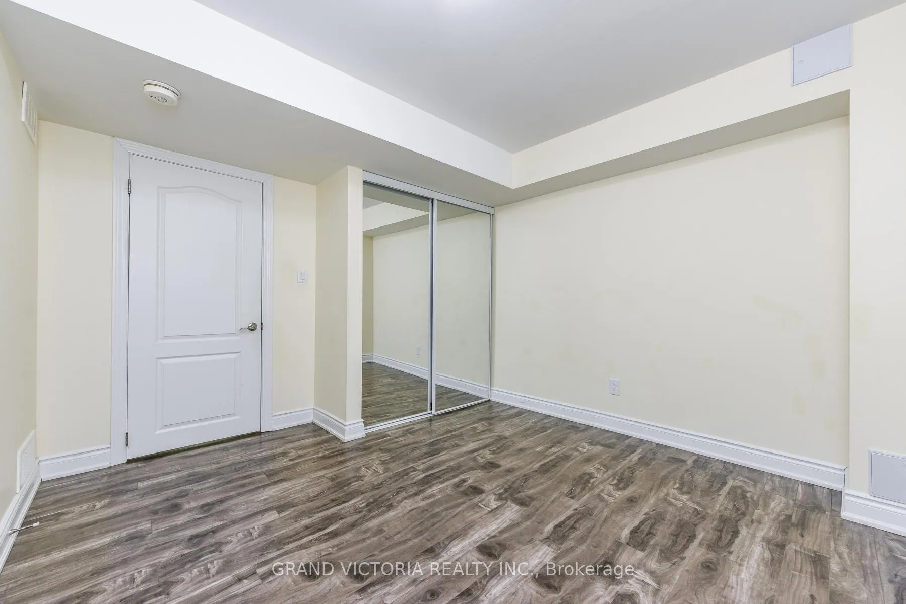 Photo 7 of 4 Mussle White Road, Brampton, Bram West — HOMEH