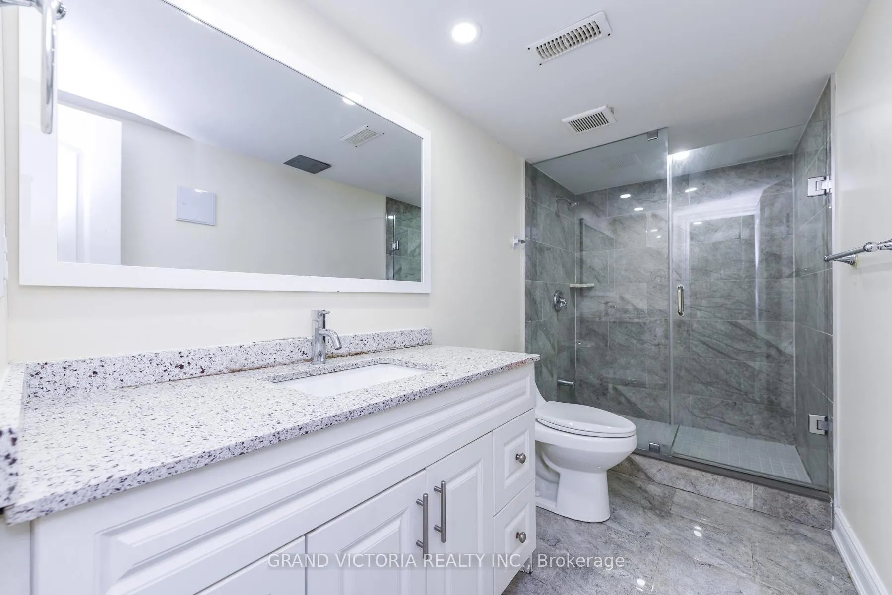 Photo 9 of 4 Mussle White Road, Brampton, Bram West — HOMEH