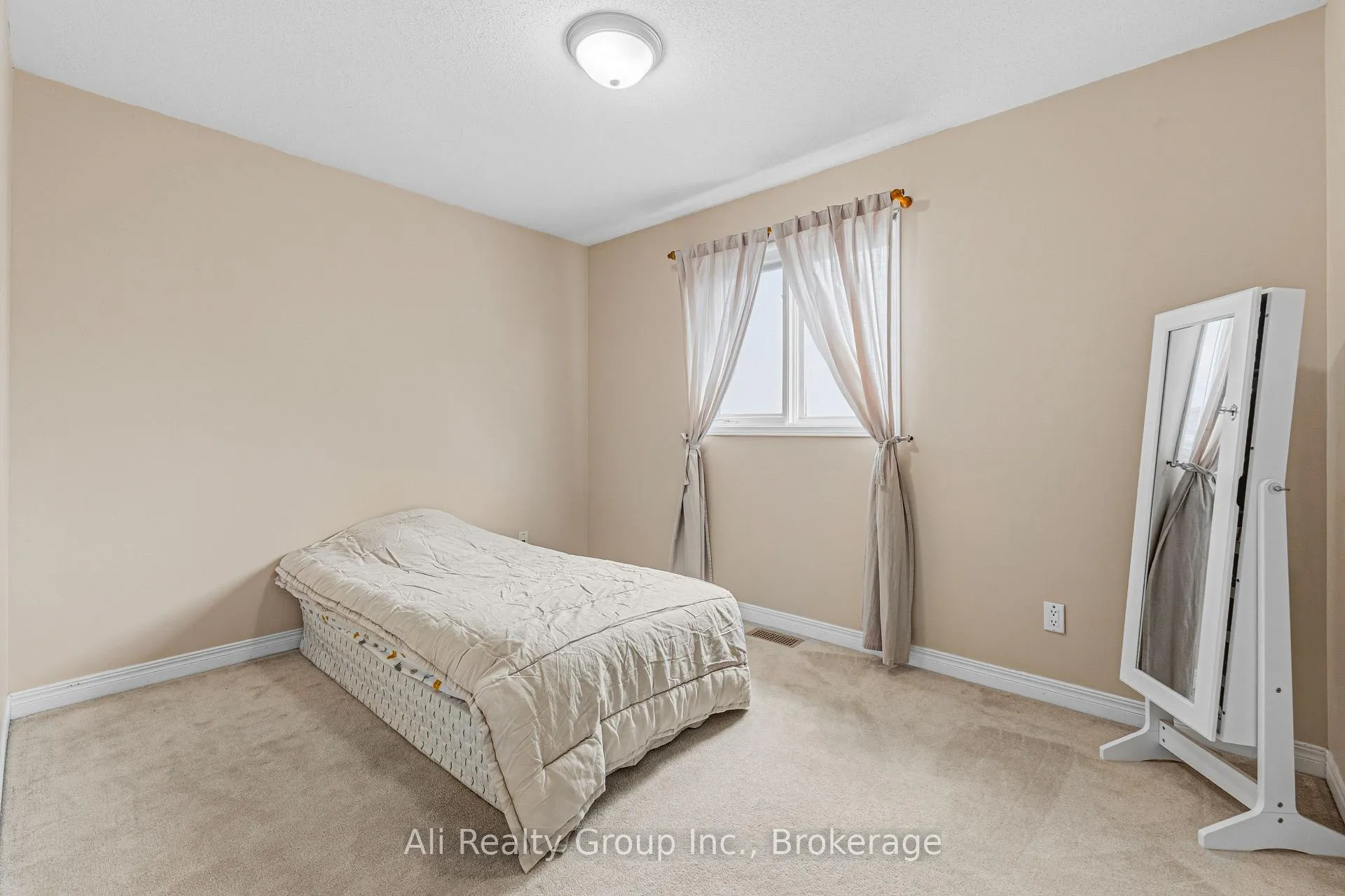 Photo 20 of 132 Grenadier Way, Ottawa, Barrhaven - Longfields — HOMEH