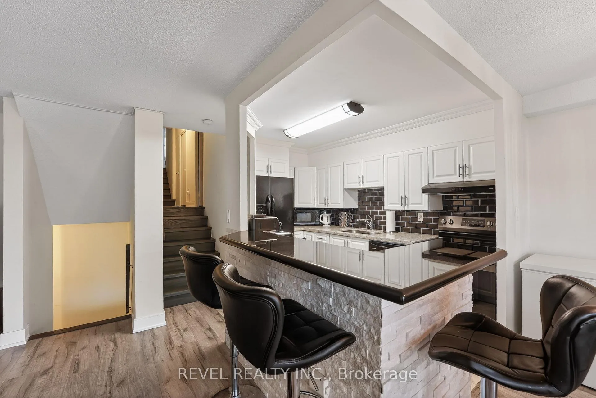 Photo 3 of Unit 403, 11 Wincott Drive, Etobicoke, Kingsview Village-The Westway — HOMEH