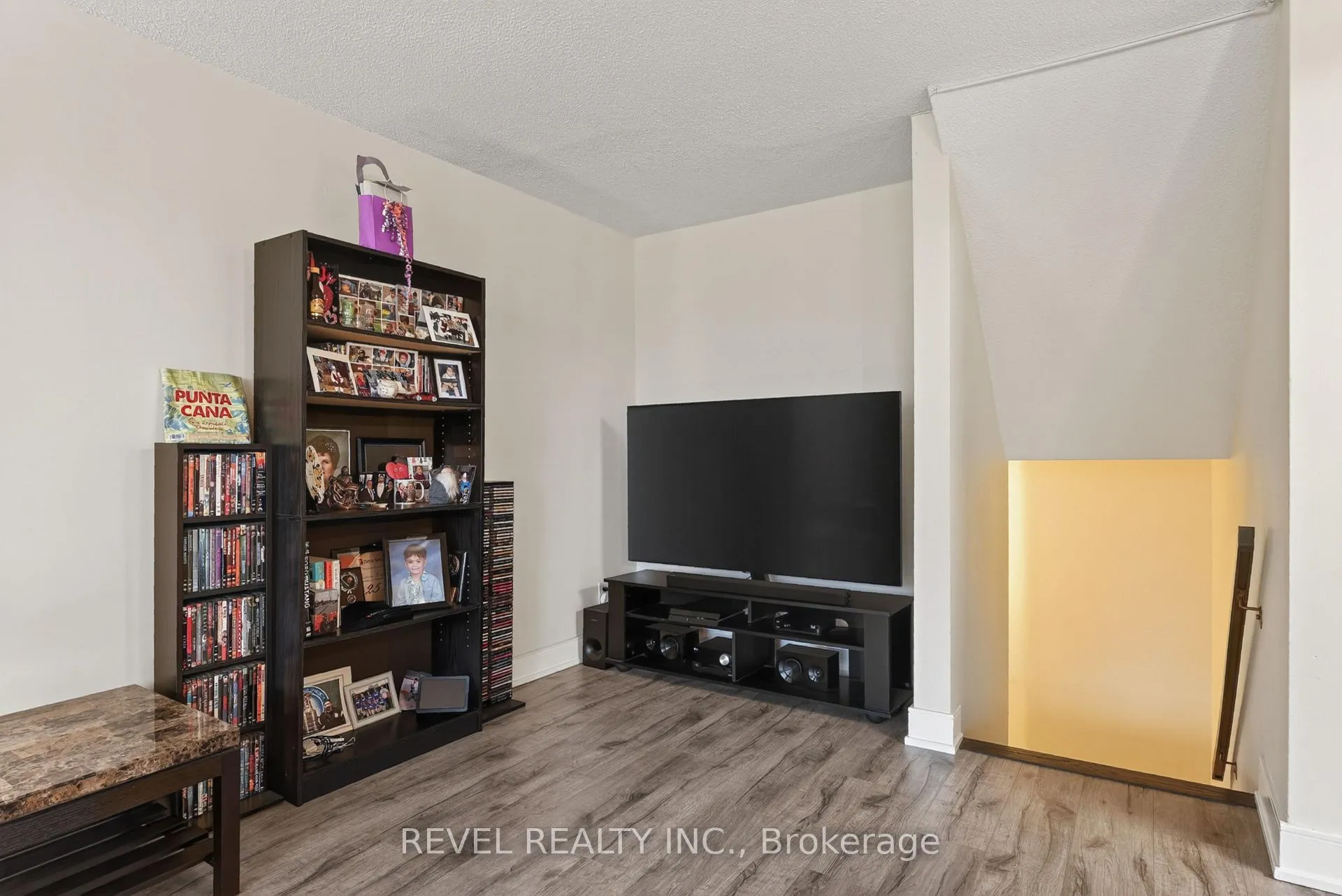 Photo 9 of Unit 403, 11 Wincott Drive, Etobicoke, Kingsview Village-The Westway — HOMEH