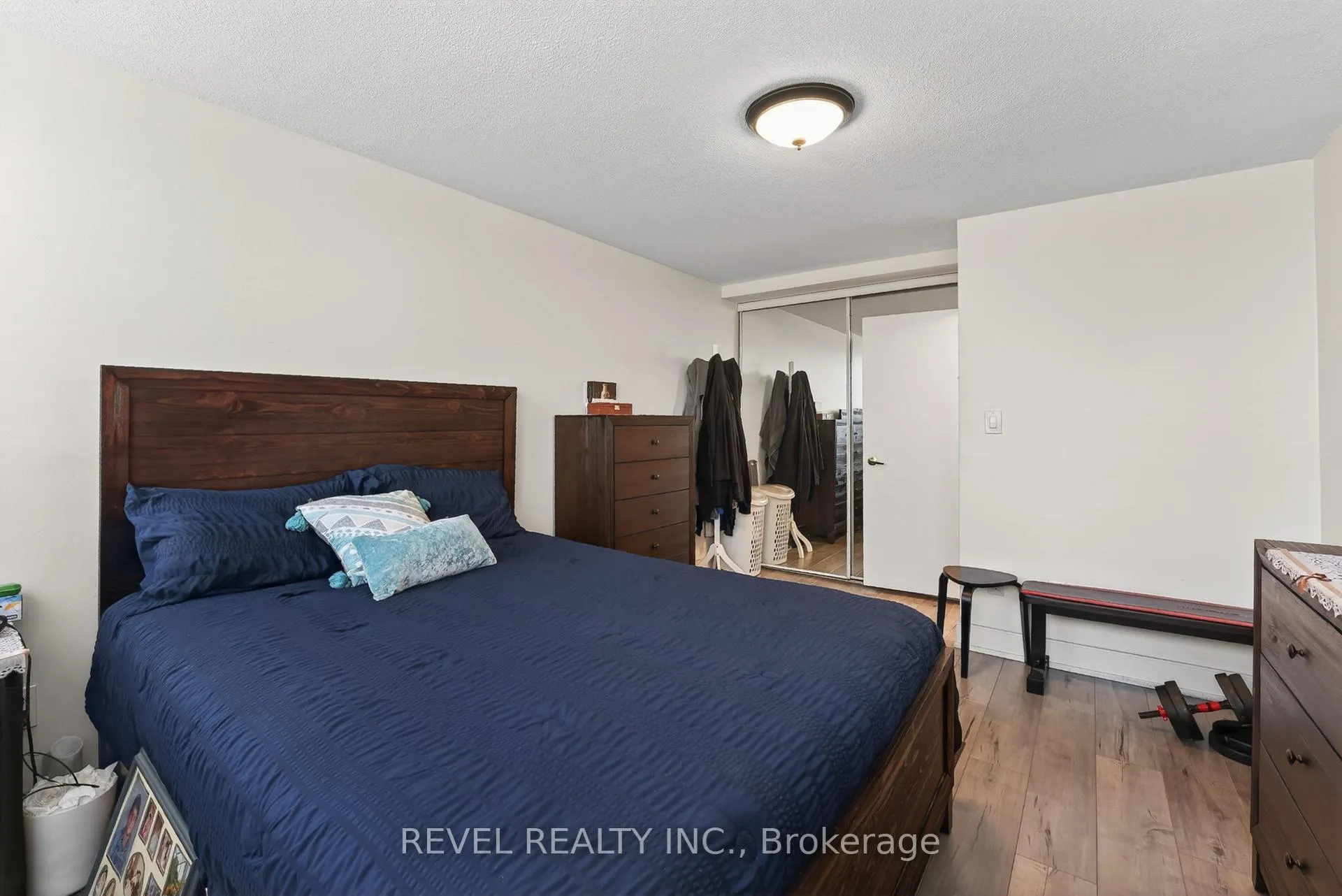 Photo 14 of Unit 403, 11 Wincott Drive, Etobicoke, Kingsview Village-The Westway — HOMEH