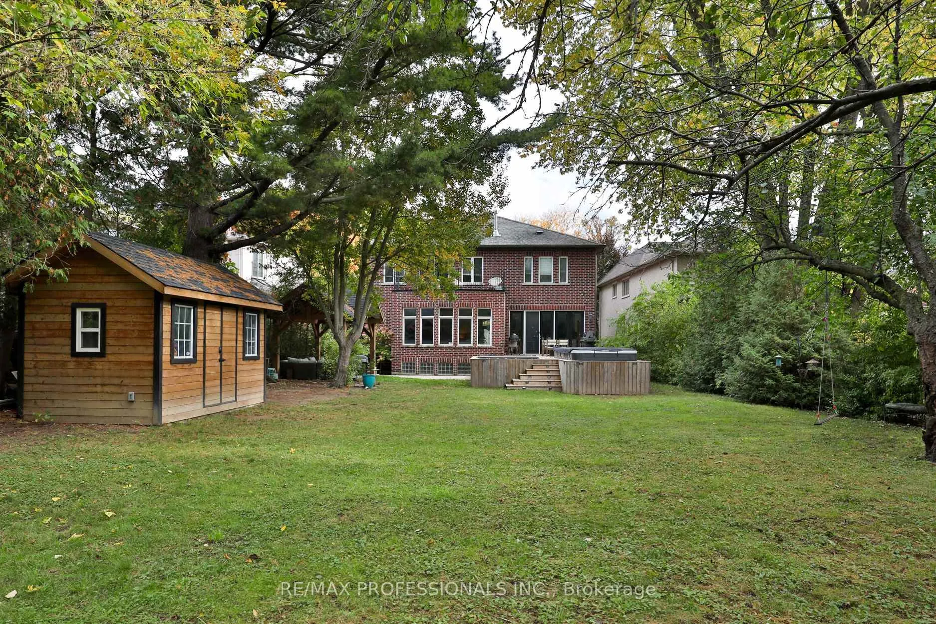 Photo 3 of 52 Bonnyview Drive, Etobicoke, Stonegate-Queensway — HOMEH