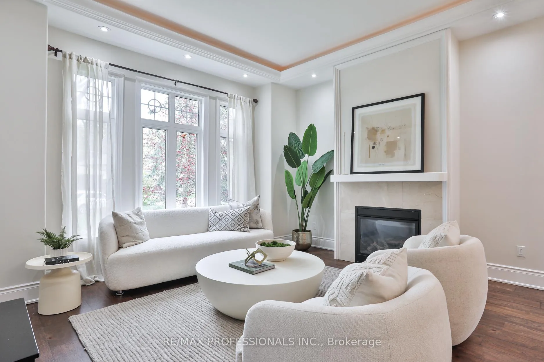 Photo 4 of 52 Bonnyview Drive, Etobicoke, Stonegate-Queensway — HOMEH