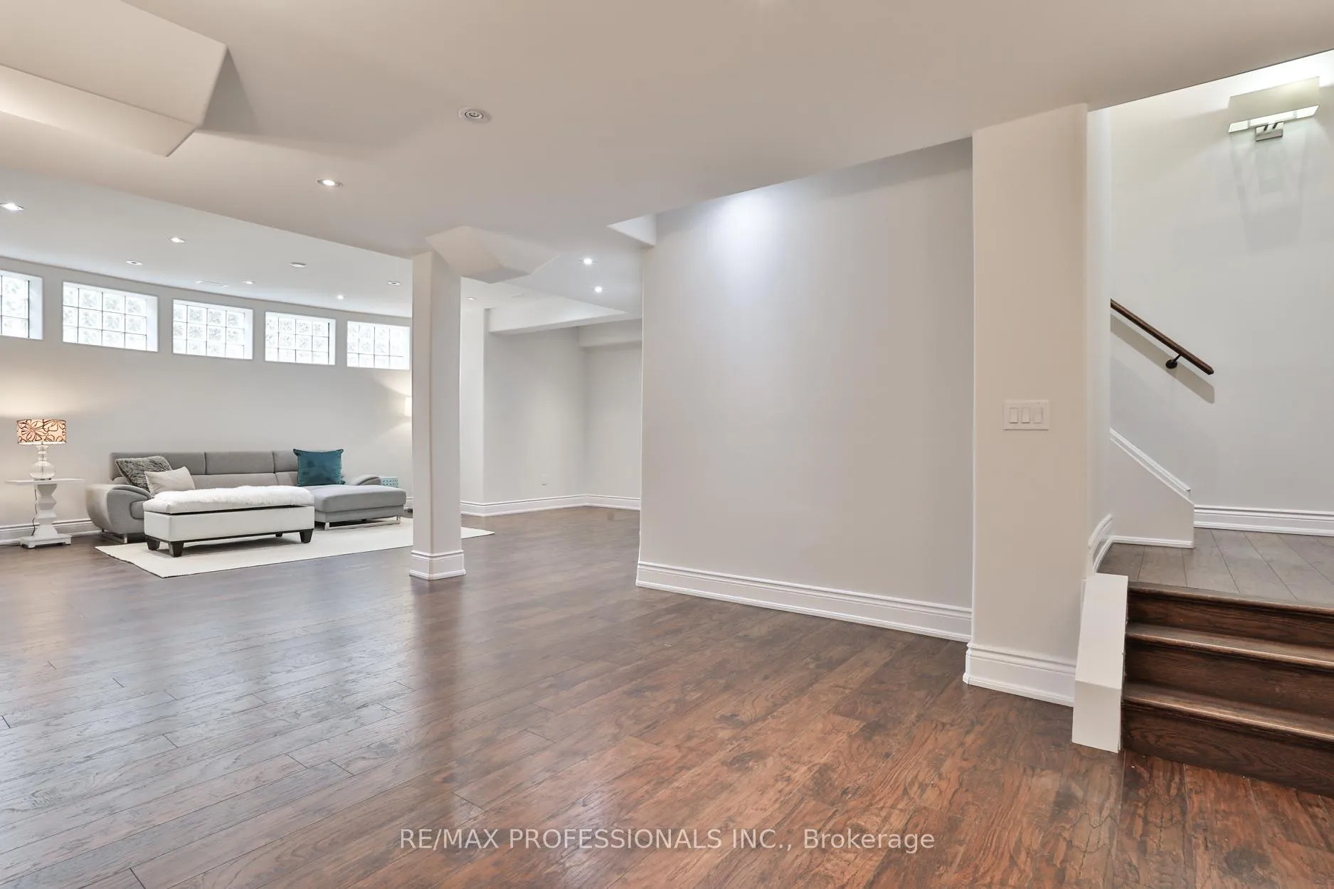 Photo 38 of 52 Bonnyview Drive, Etobicoke, Stonegate-Queensway — HOMEH