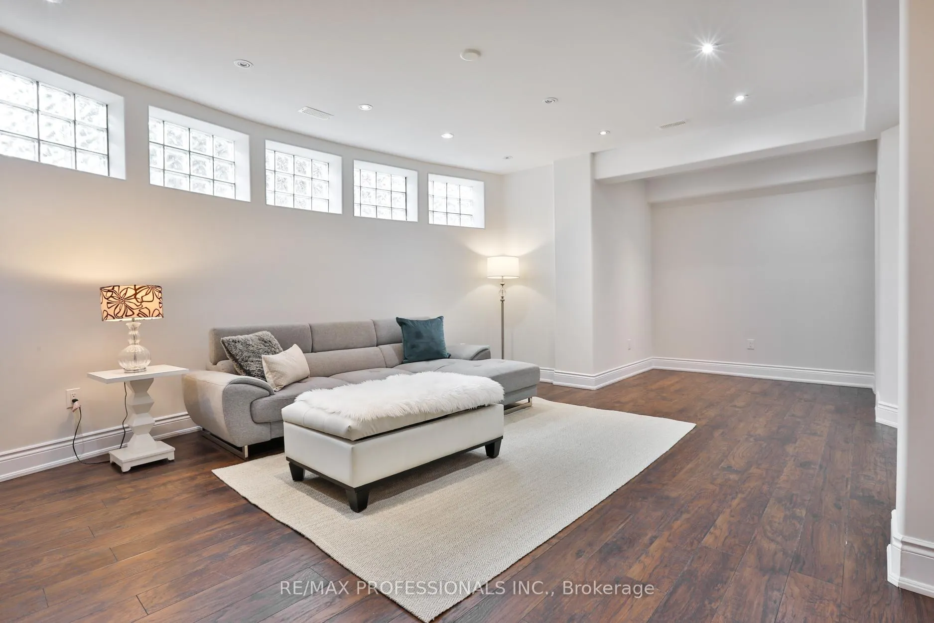 Photo 39 of 52 Bonnyview Drive, Etobicoke, Stonegate-Queensway — HOMEH
