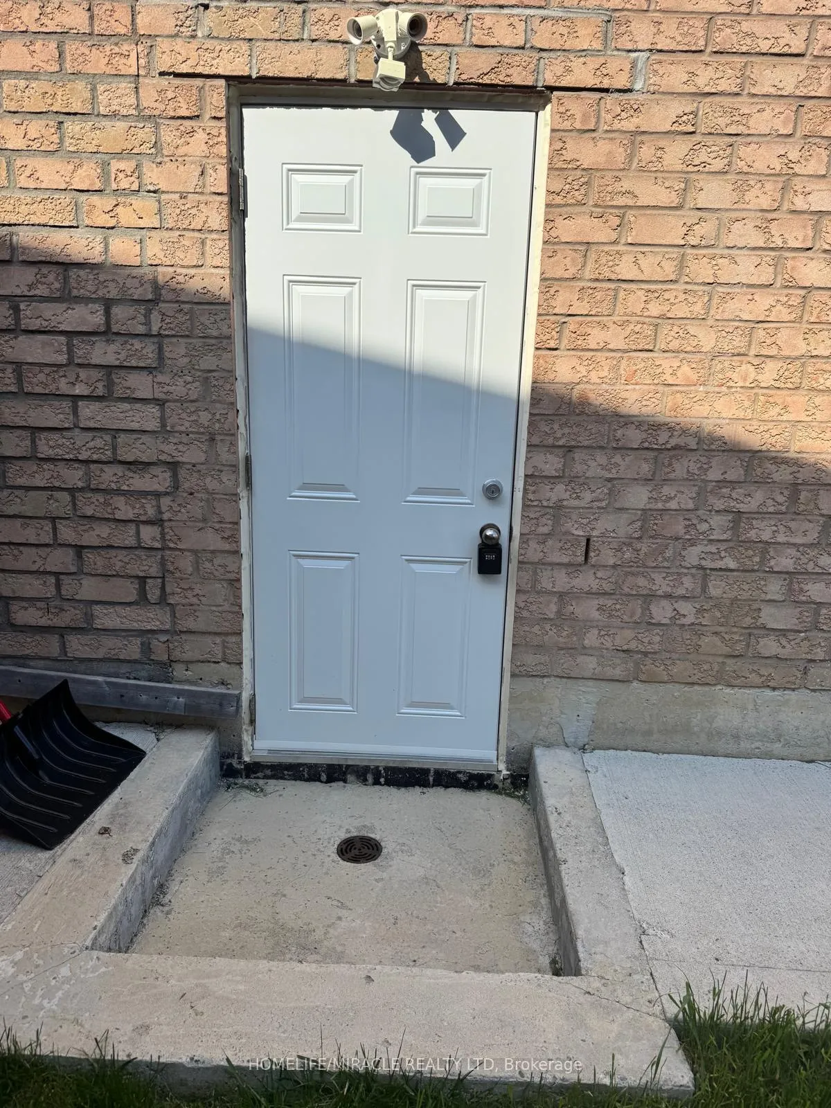 Photo 3 of Unit Unit 2-Bsmt, 120 Viceroy Crescent, Brampton, Northwest Sandalwood Parkway — HOMEH