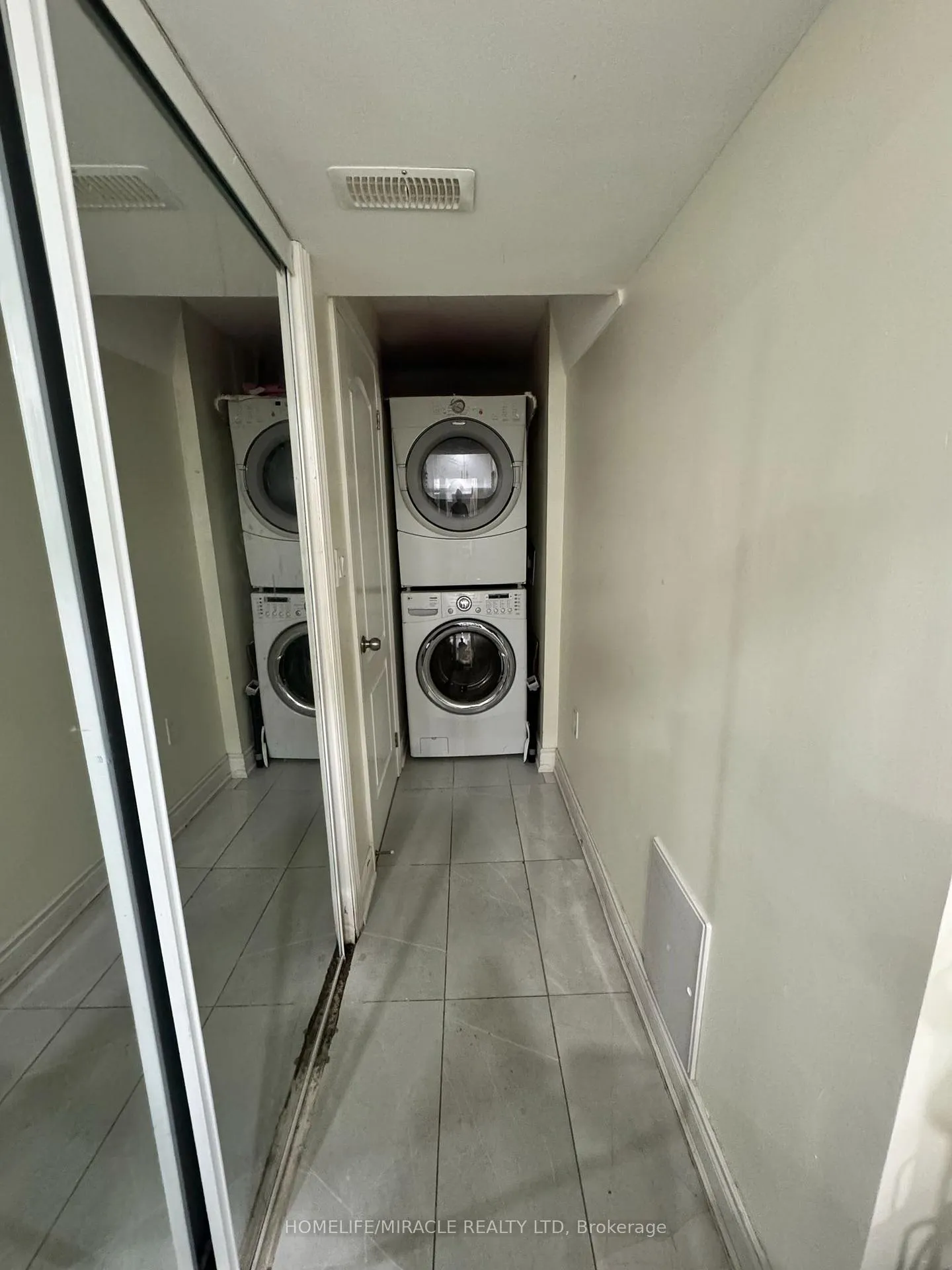 Photo 5 of Unit Unit 2-Bsmt, 120 Viceroy Crescent, Brampton, Northwest Sandalwood Parkway — HOMEH