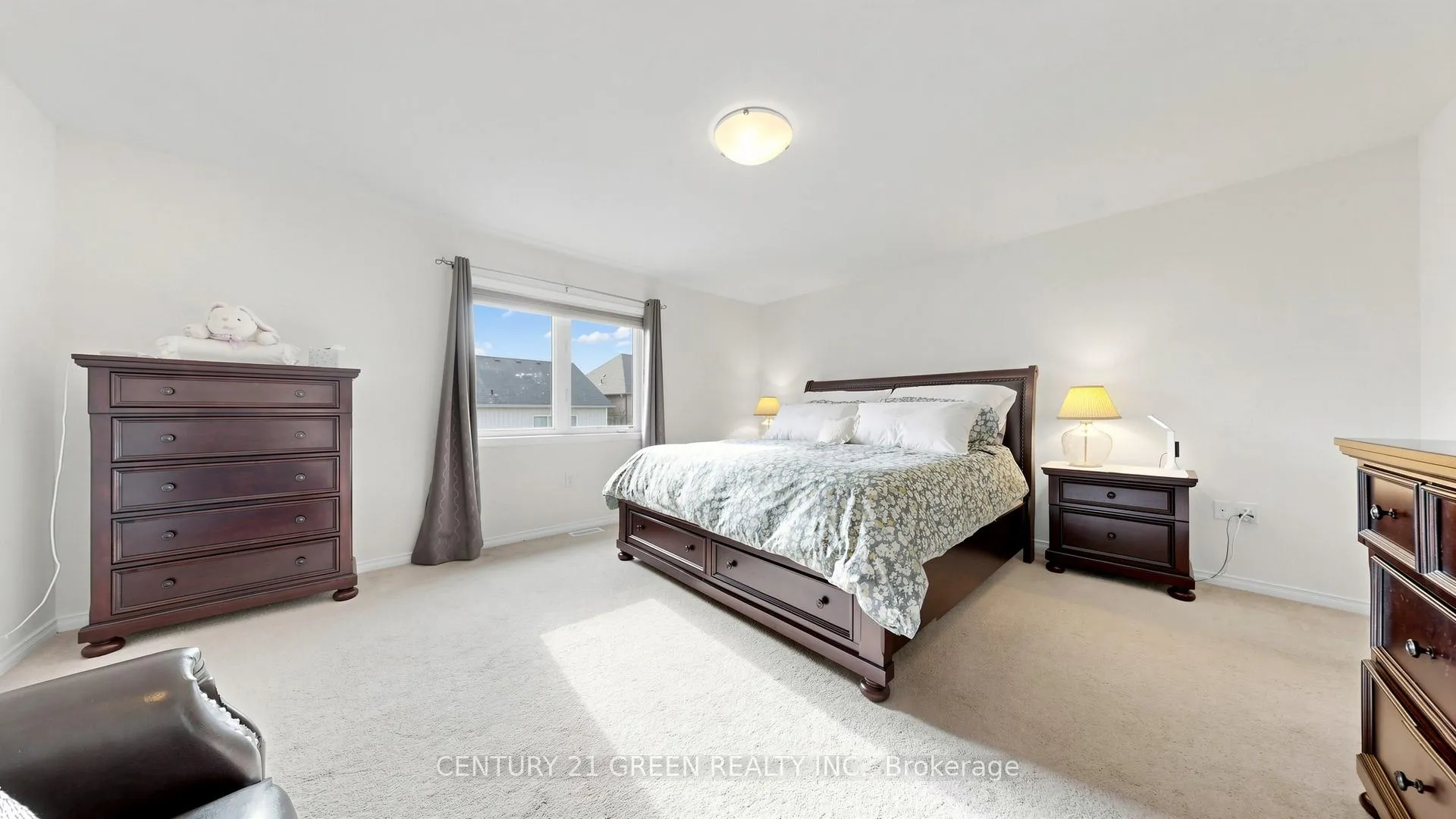 Photo 12 of 7849 Hoptree Road, Niagara Falls, Brown — HOMEH