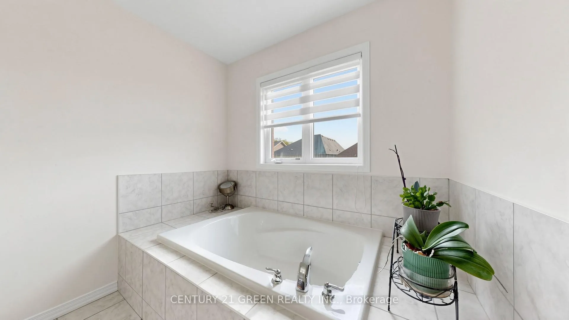 Photo 16 of 7849 Hoptree Road, Niagara Falls, Brown — HOMEH