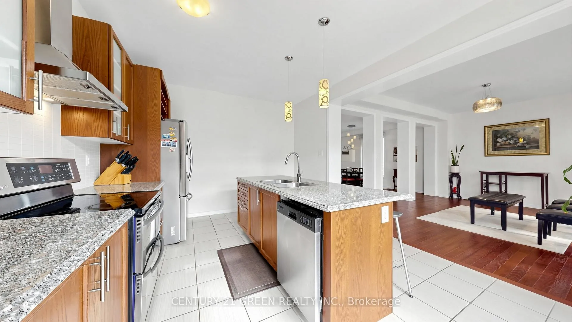 Photo 24 of 7849 Hoptree Road, Niagara Falls, Brown — HOMEH