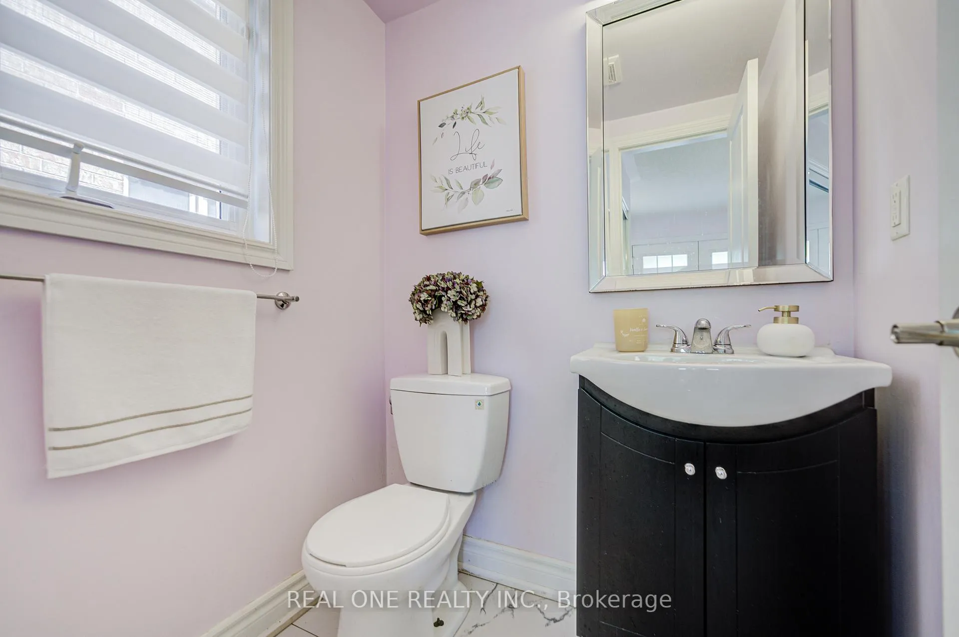 Photo 5 of 111 Viscount Drive, Markham, Berczy — HOMEH