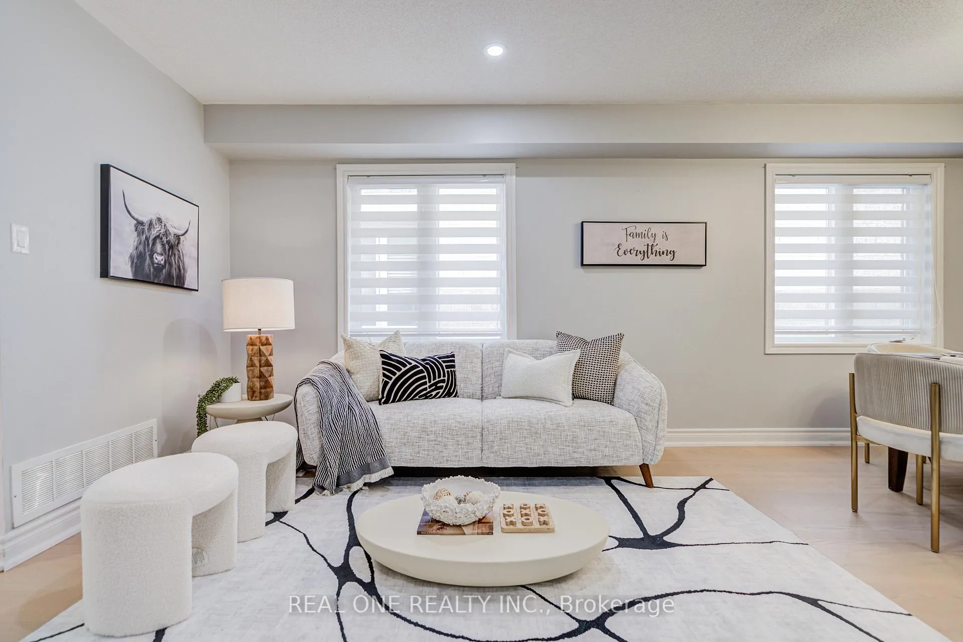Photo 7 of 111 Viscount Drive, Markham, Berczy — HOMEH