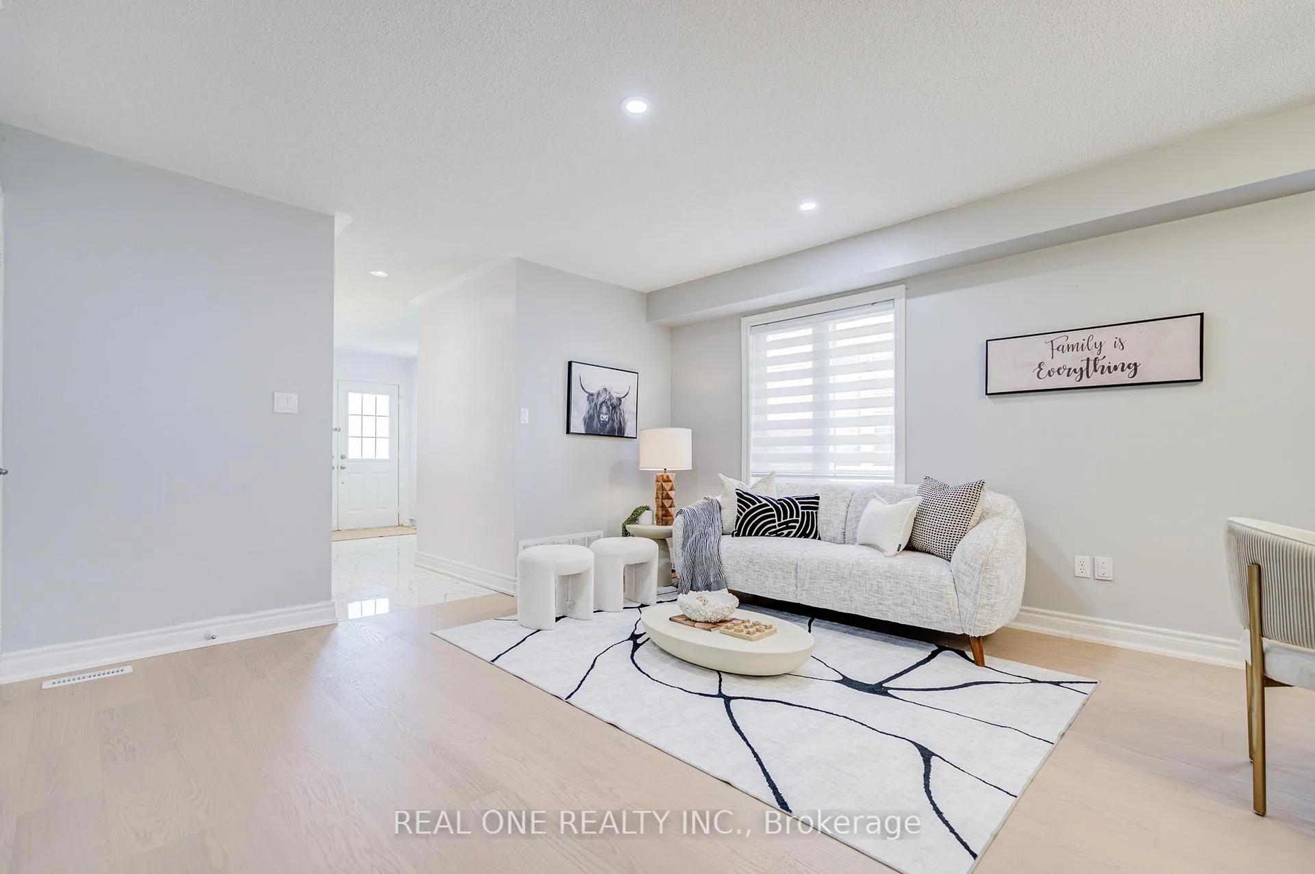 Photo 8 of 111 Viscount Drive, Markham, Berczy — HOMEH