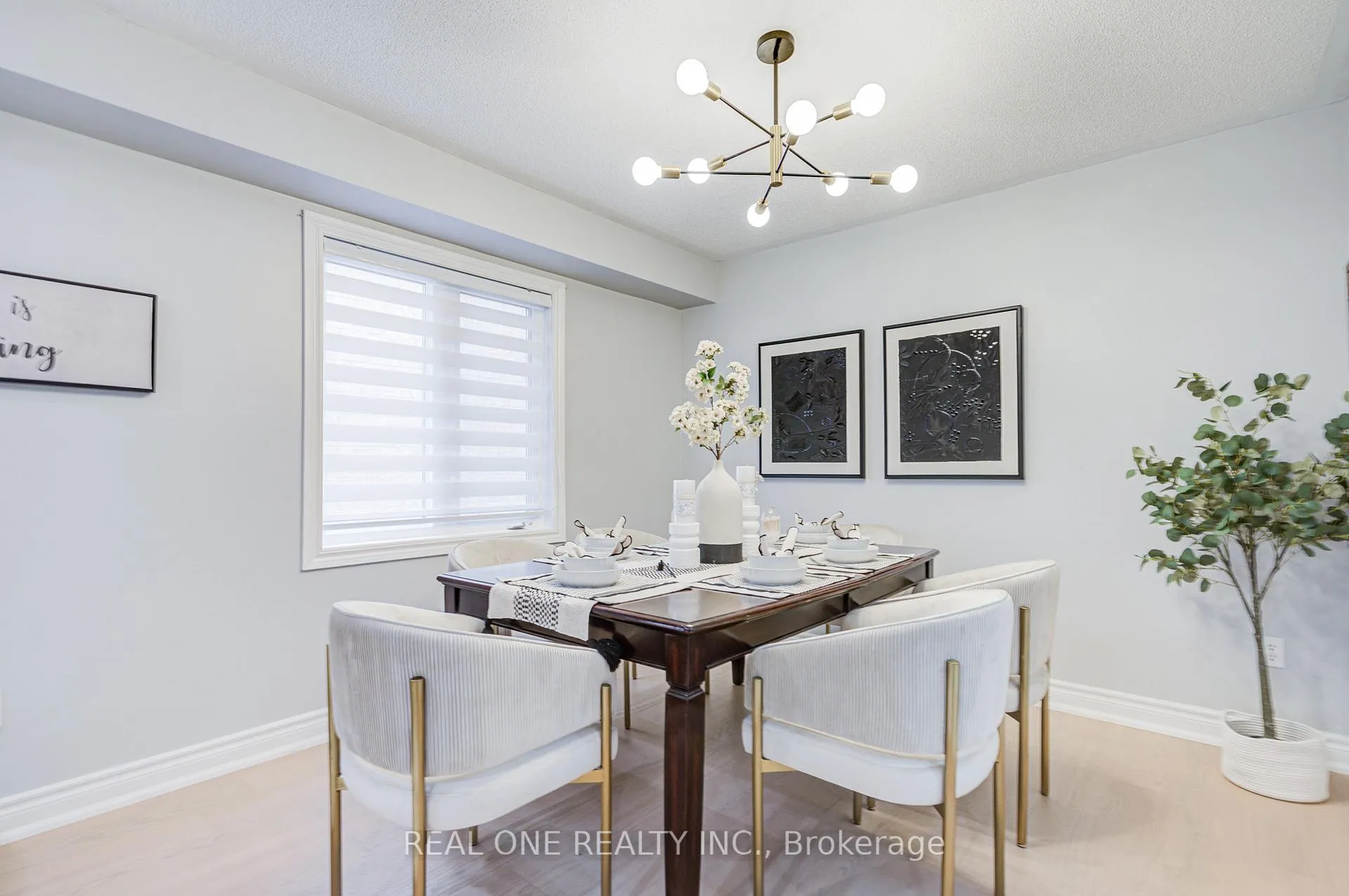 Photo 11 of 111 Viscount Drive, Markham, Berczy — HOMEH