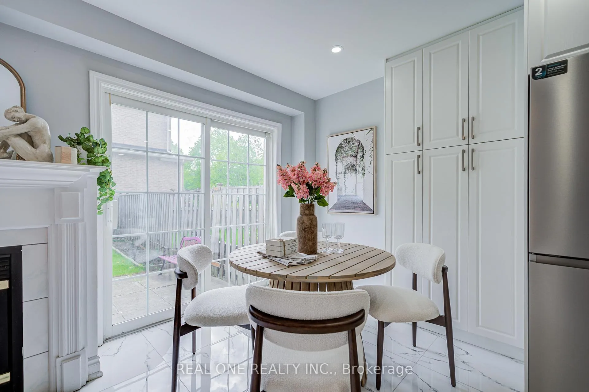 Photo 18 of 111 Viscount Drive, Markham, Berczy — HOMEH