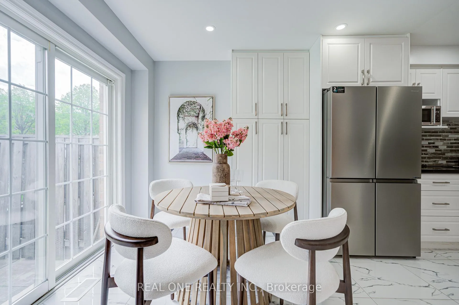 Photo 19 of 111 Viscount Drive, Markham, Berczy — HOMEH