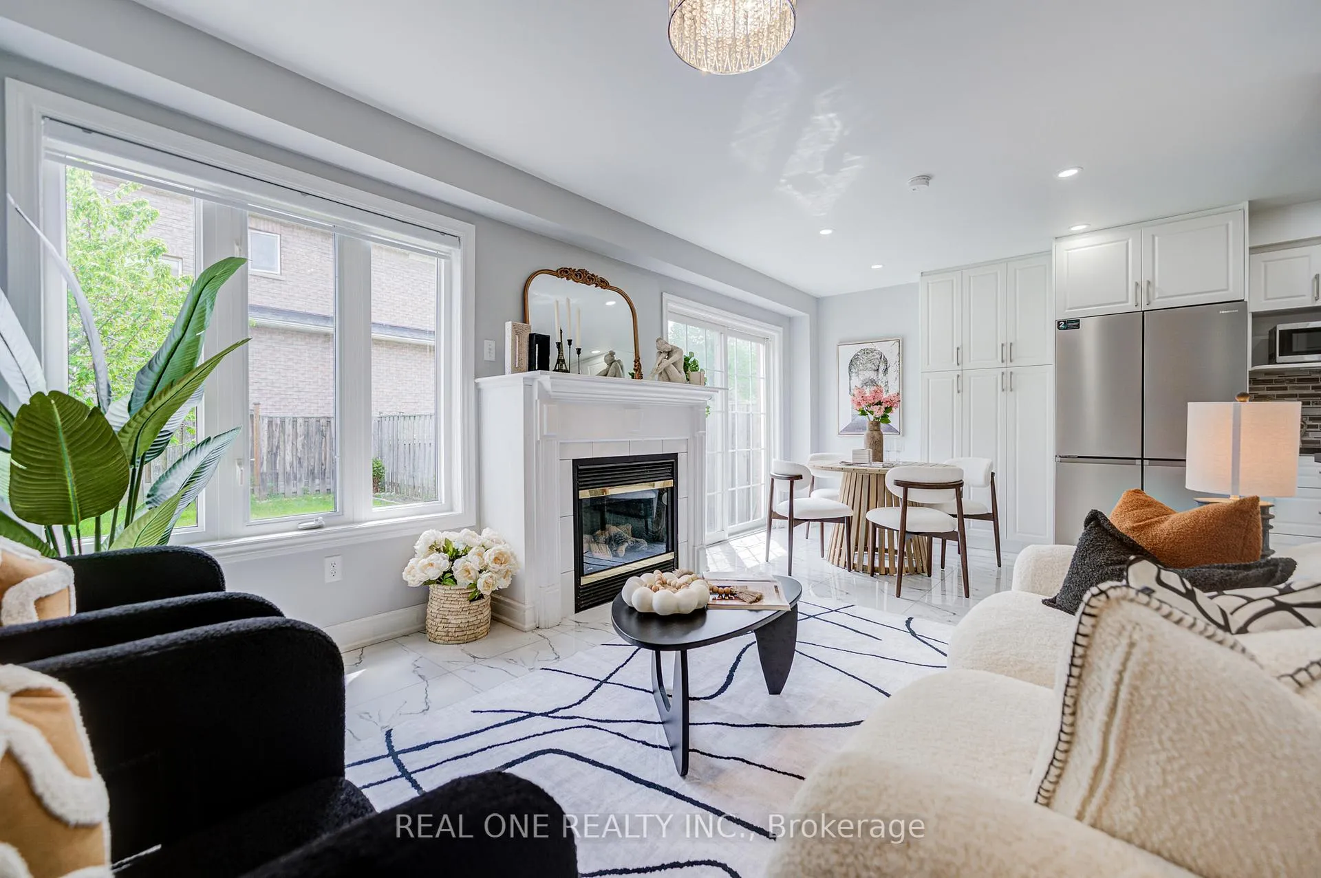 Photo 23 of 111 Viscount Drive, Markham, Berczy — HOMEH