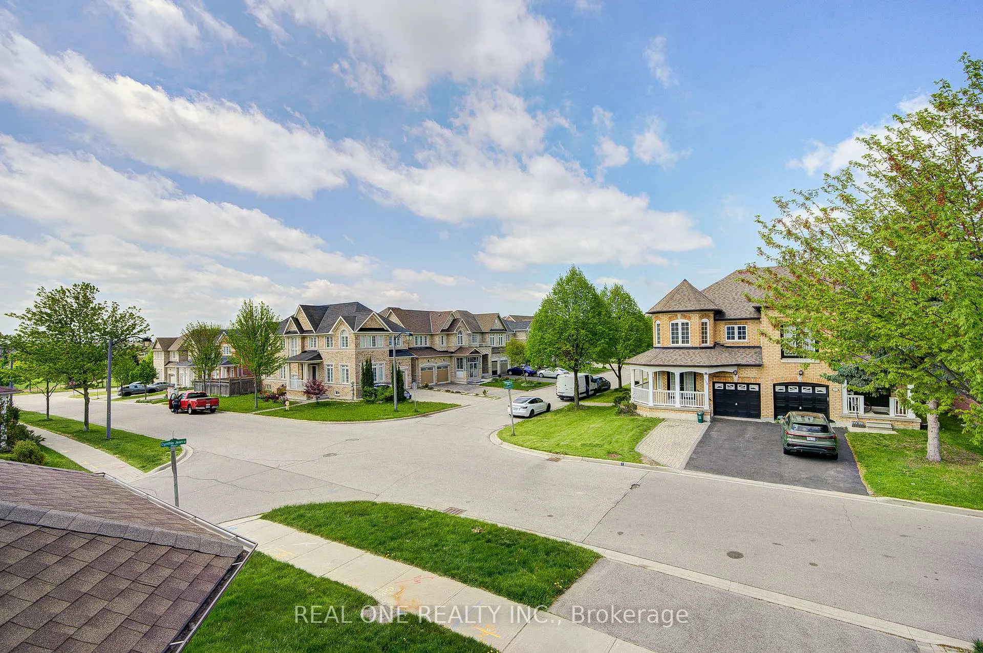 Photo 30 of 111 Viscount Drive, Markham, Berczy — HOMEH