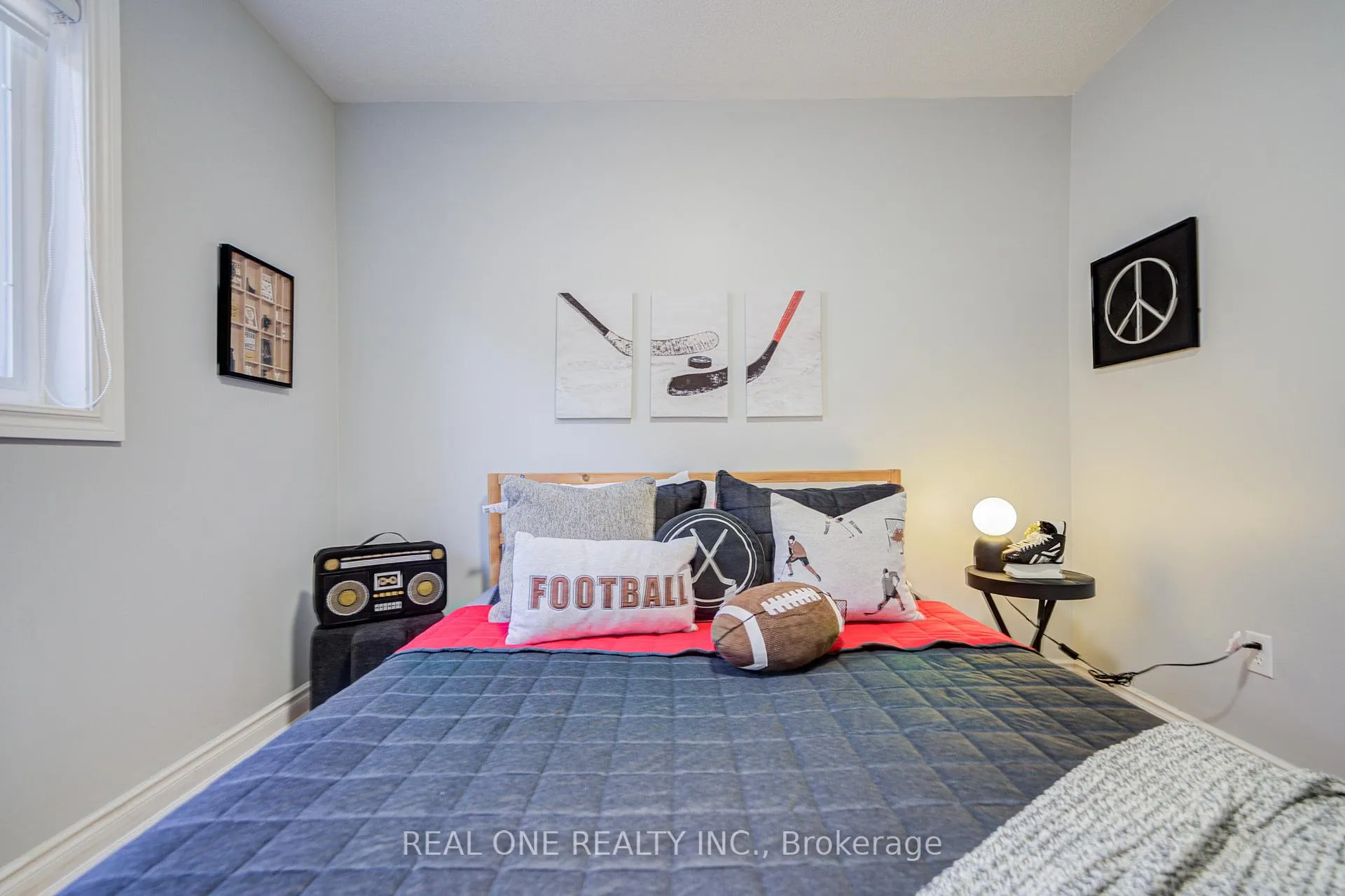 Photo 33 of 111 Viscount Drive, Markham, Berczy — HOMEH