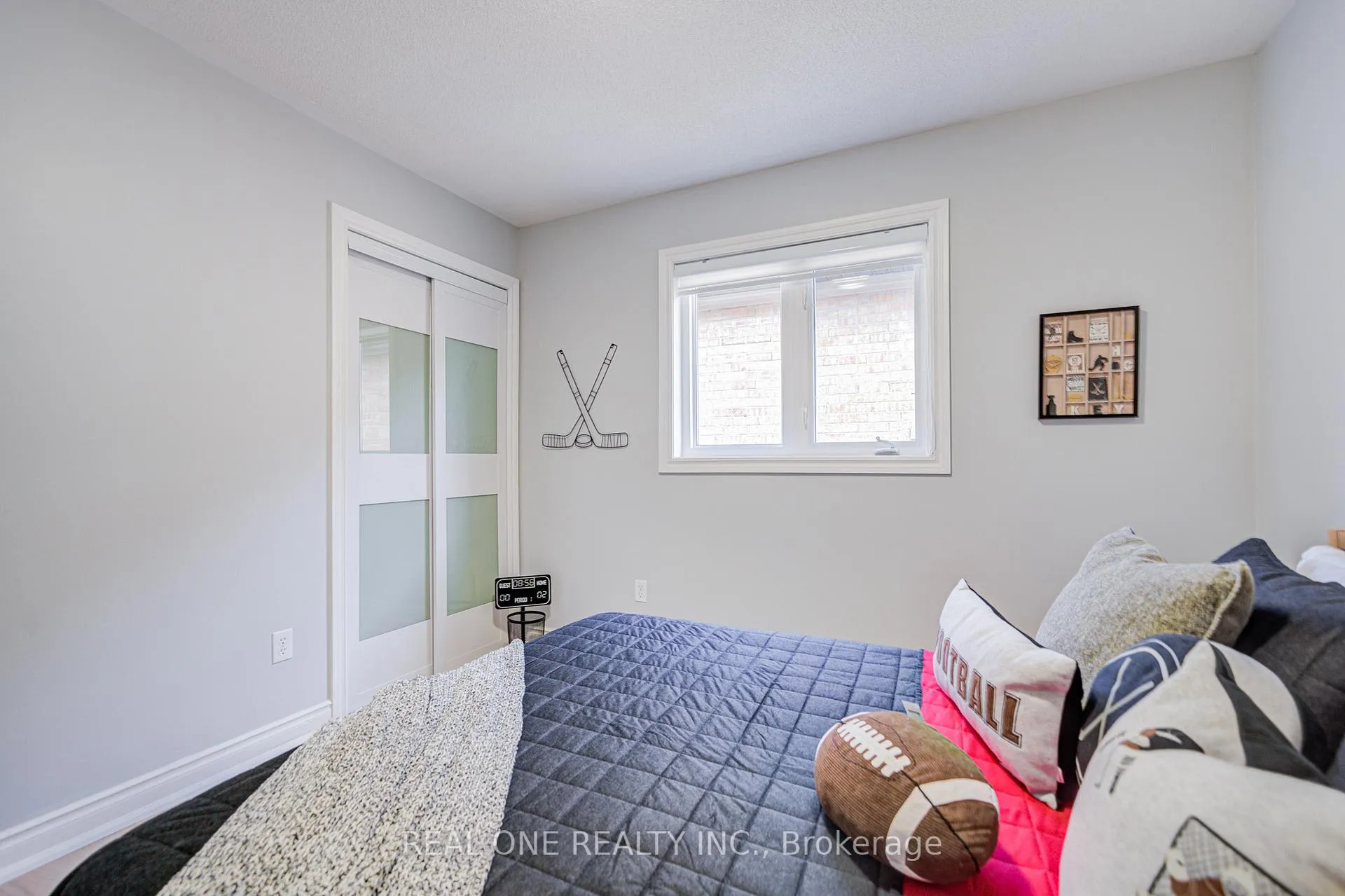 Photo 34 of 111 Viscount Drive, Markham, Berczy — HOMEH