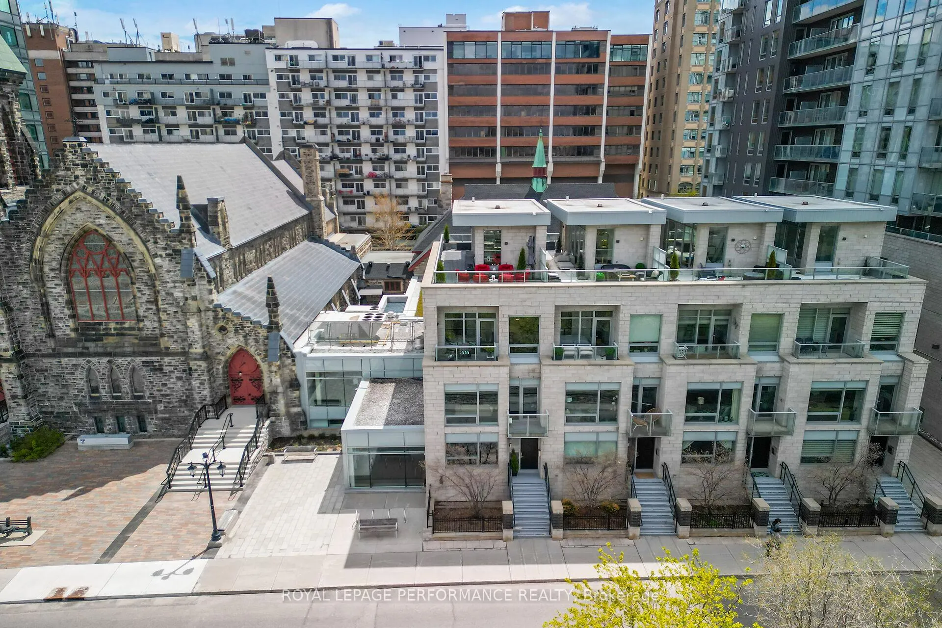 Front of Unit 110, 416 Sparks Street