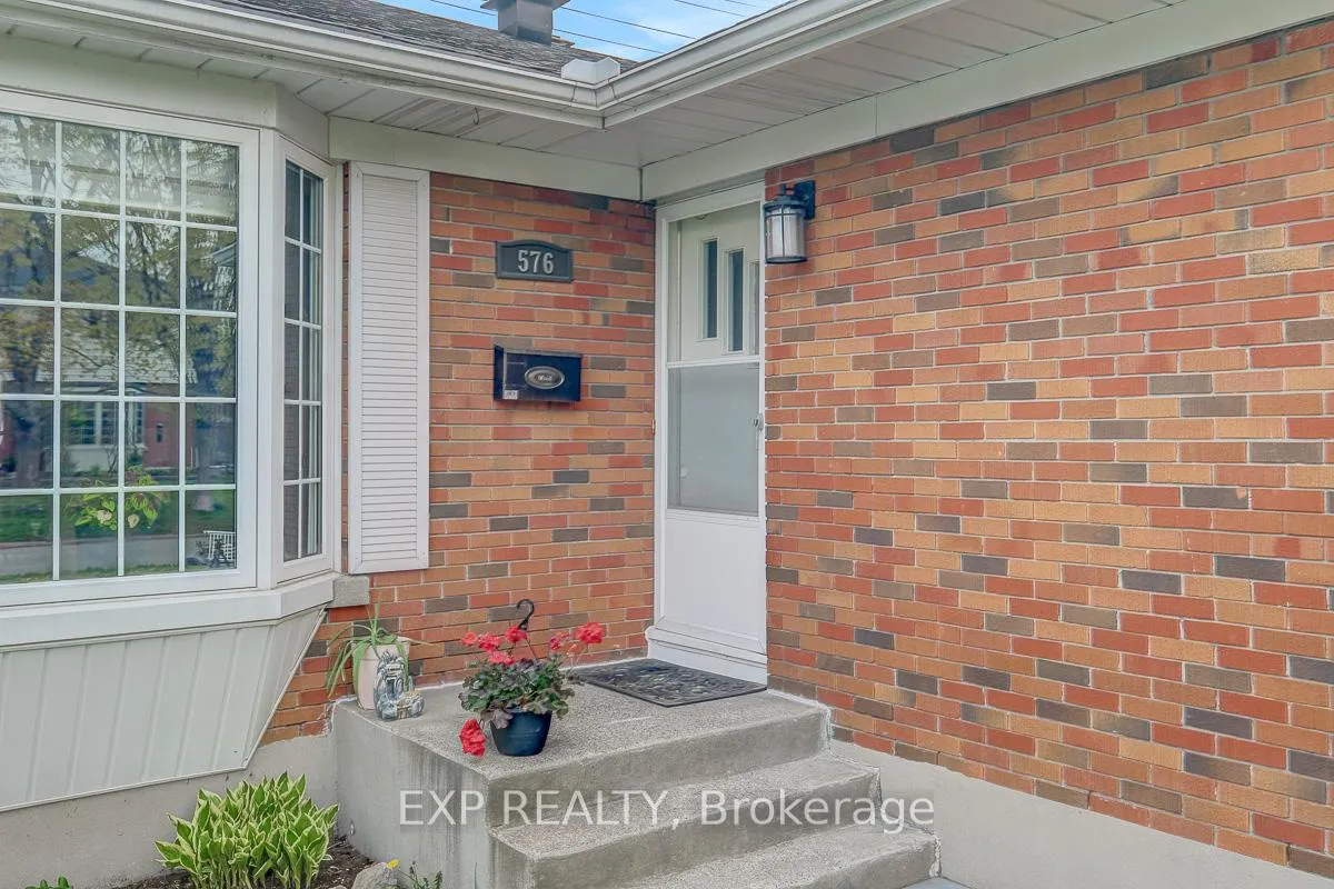 Photo 3 of 576 Browning Avenue, Ottawa, Riverview Park — HOMEH