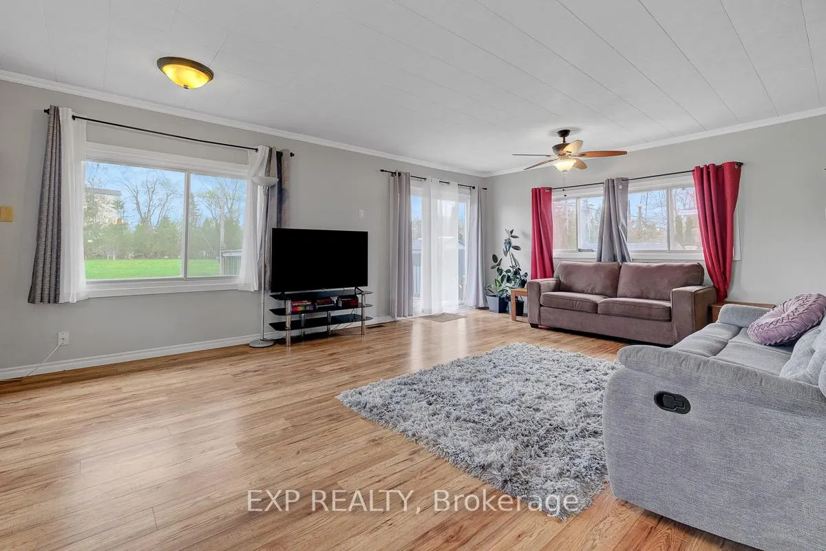 Photo 13 of 576 Browning Avenue, Ottawa, Riverview Park — HOMEH