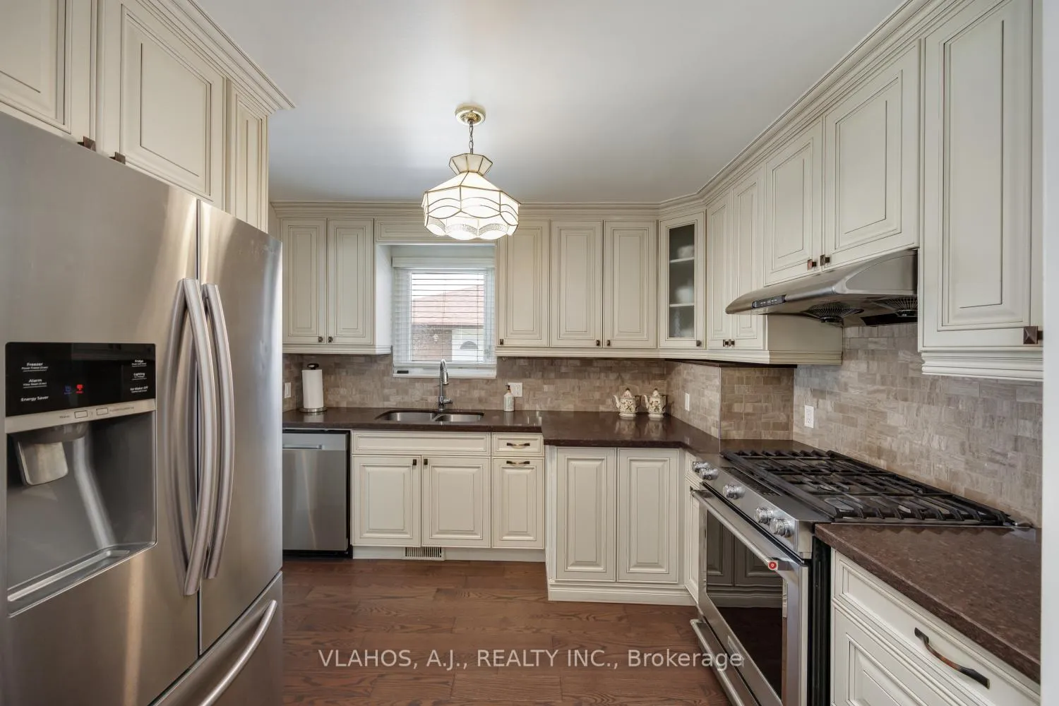 Photo 4 of 19 Bainhart Crescent, Scarborough, Woburn — HOMEH