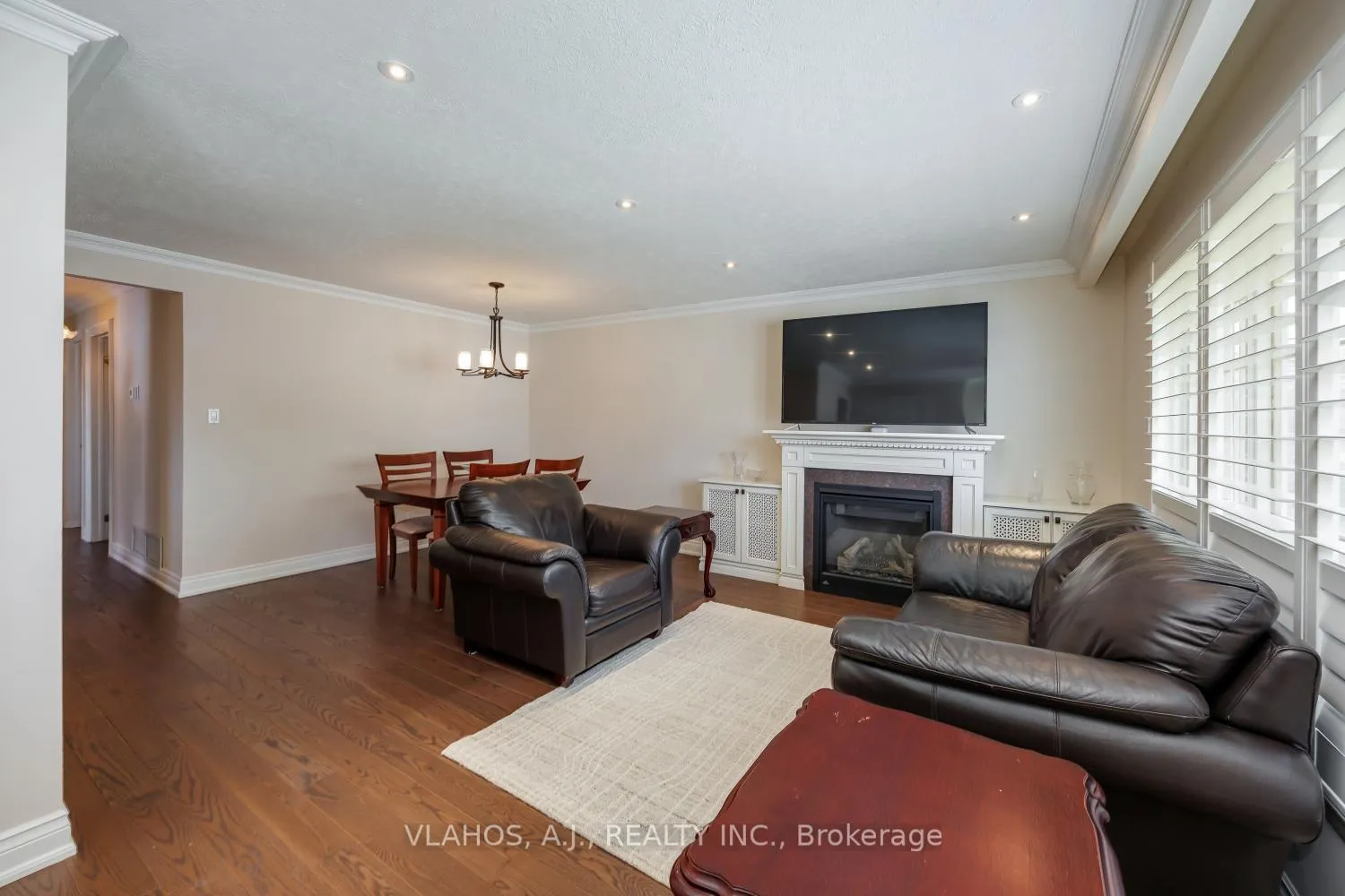 Photo 6 of 19 Bainhart Crescent, Scarborough, Woburn — HOMEH