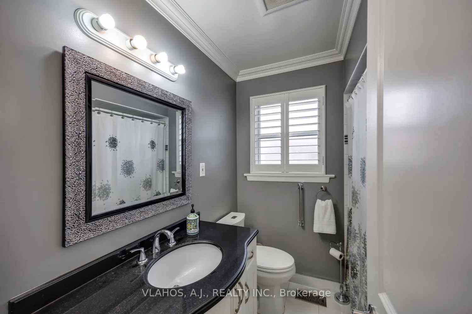 Photo 8 of 19 Bainhart Crescent, Scarborough, Woburn — HOMEH