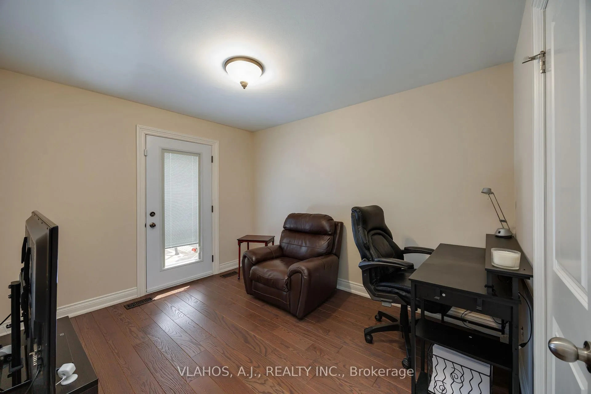 Photo 10 of 19 Bainhart Crescent, Scarborough, Woburn — HOMEH